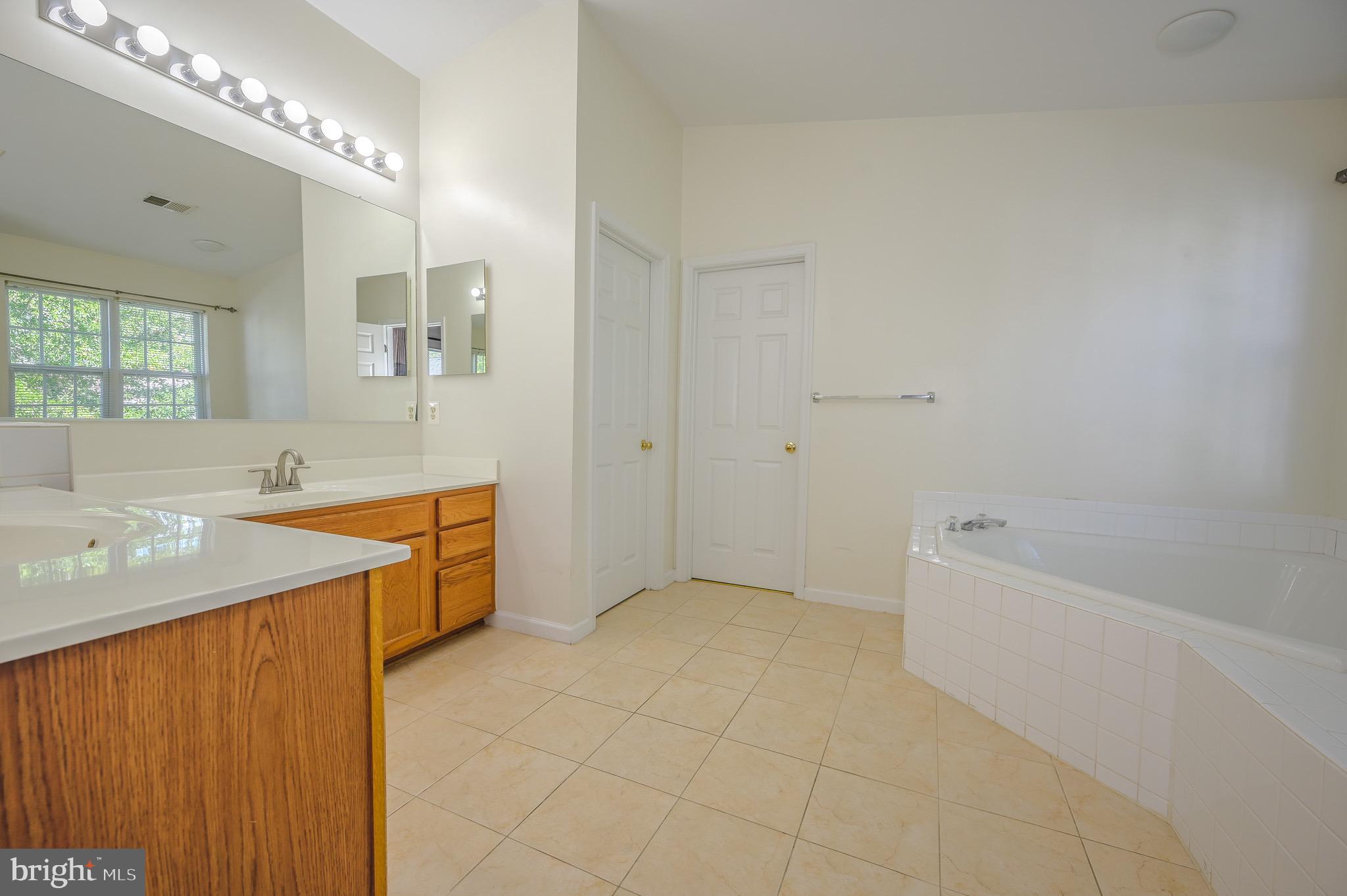 BROAD RUN OAKS - Residential Lease