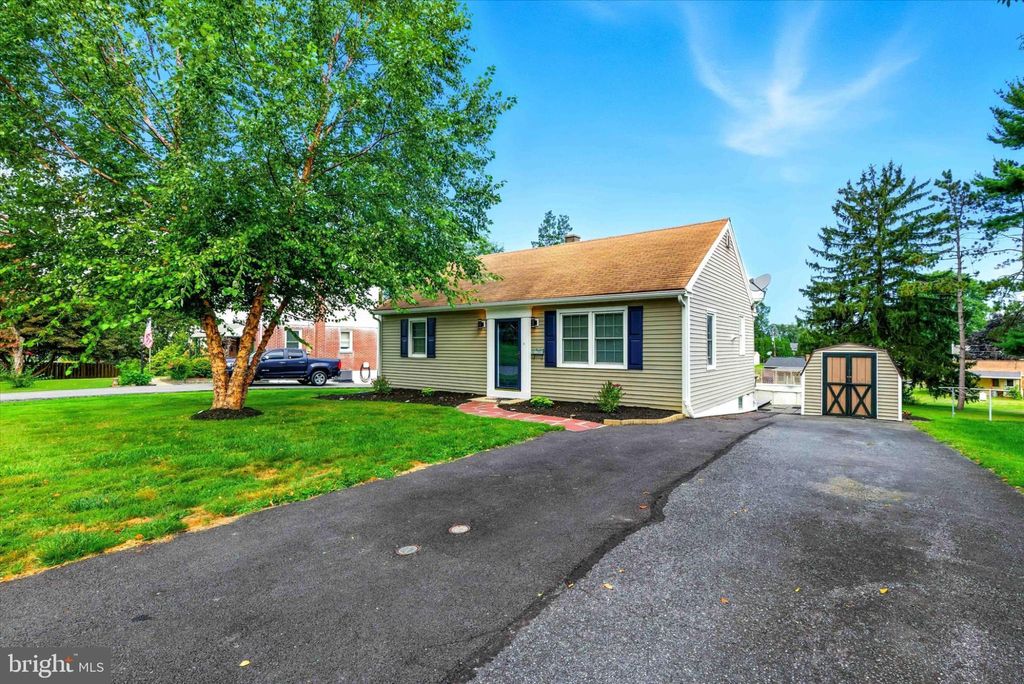 Photo of 1959 Hemlock Road, LANCASTER, PA 17603 (MLS # PALA2075790)