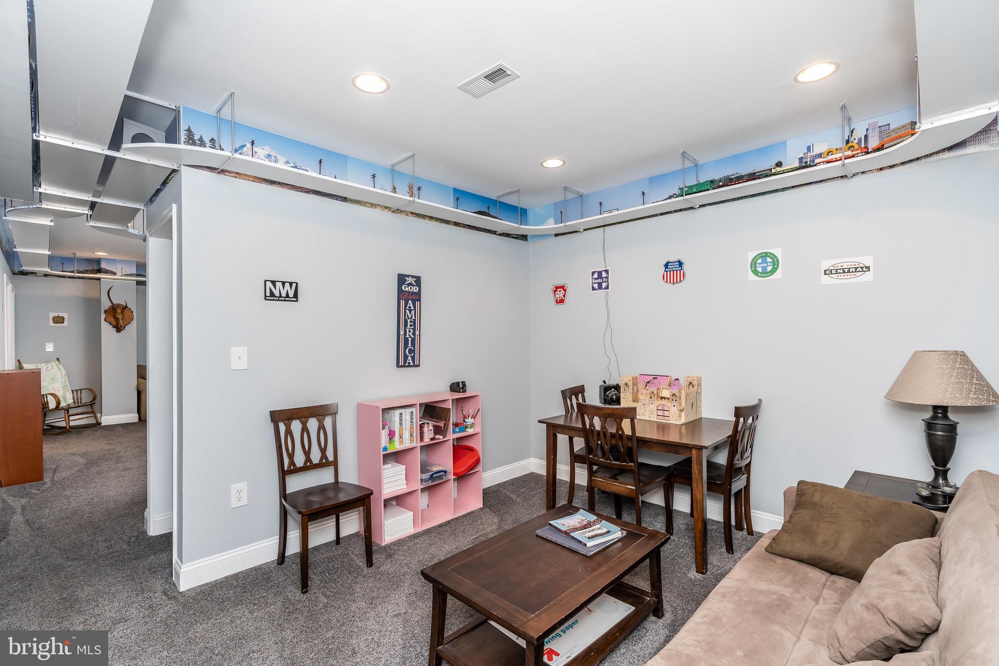 CALVERTON COURT - Residential