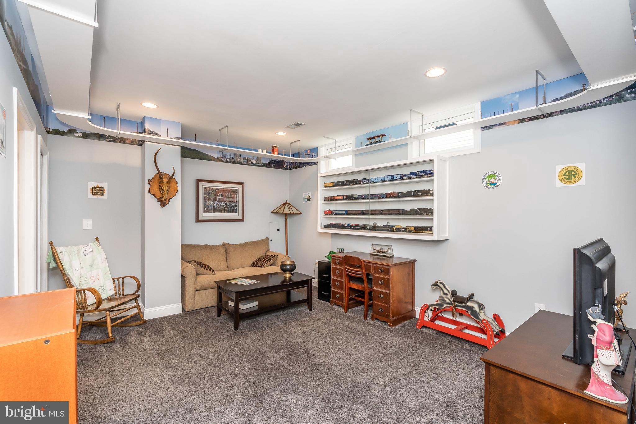 CALVERTON COURT - Residential