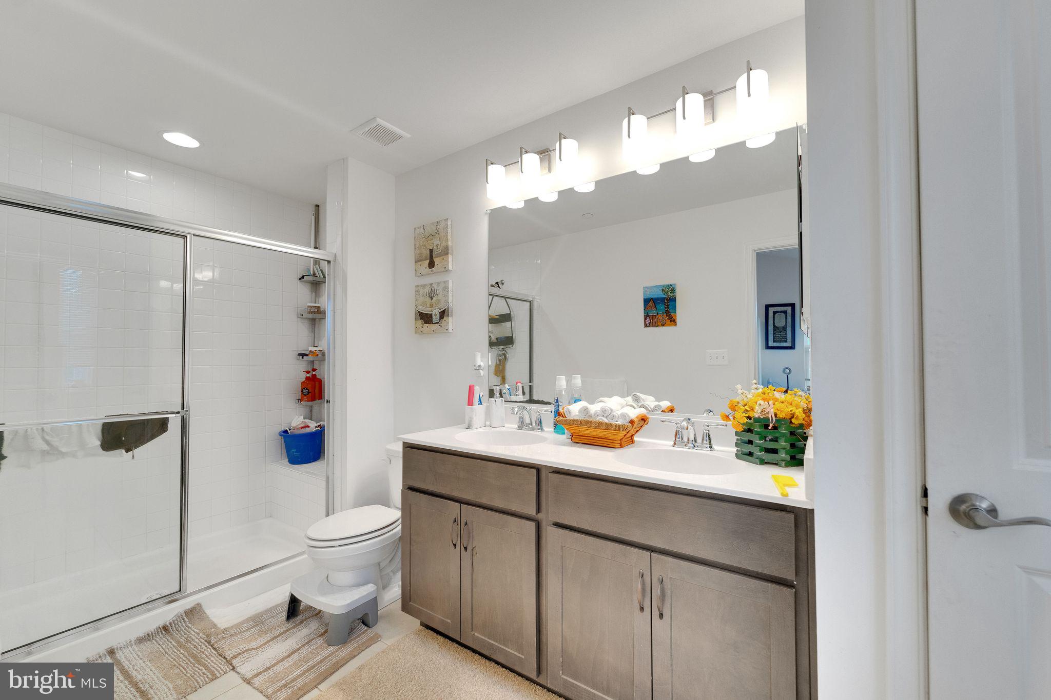 HYDE PARK OVERLOOK - Residential