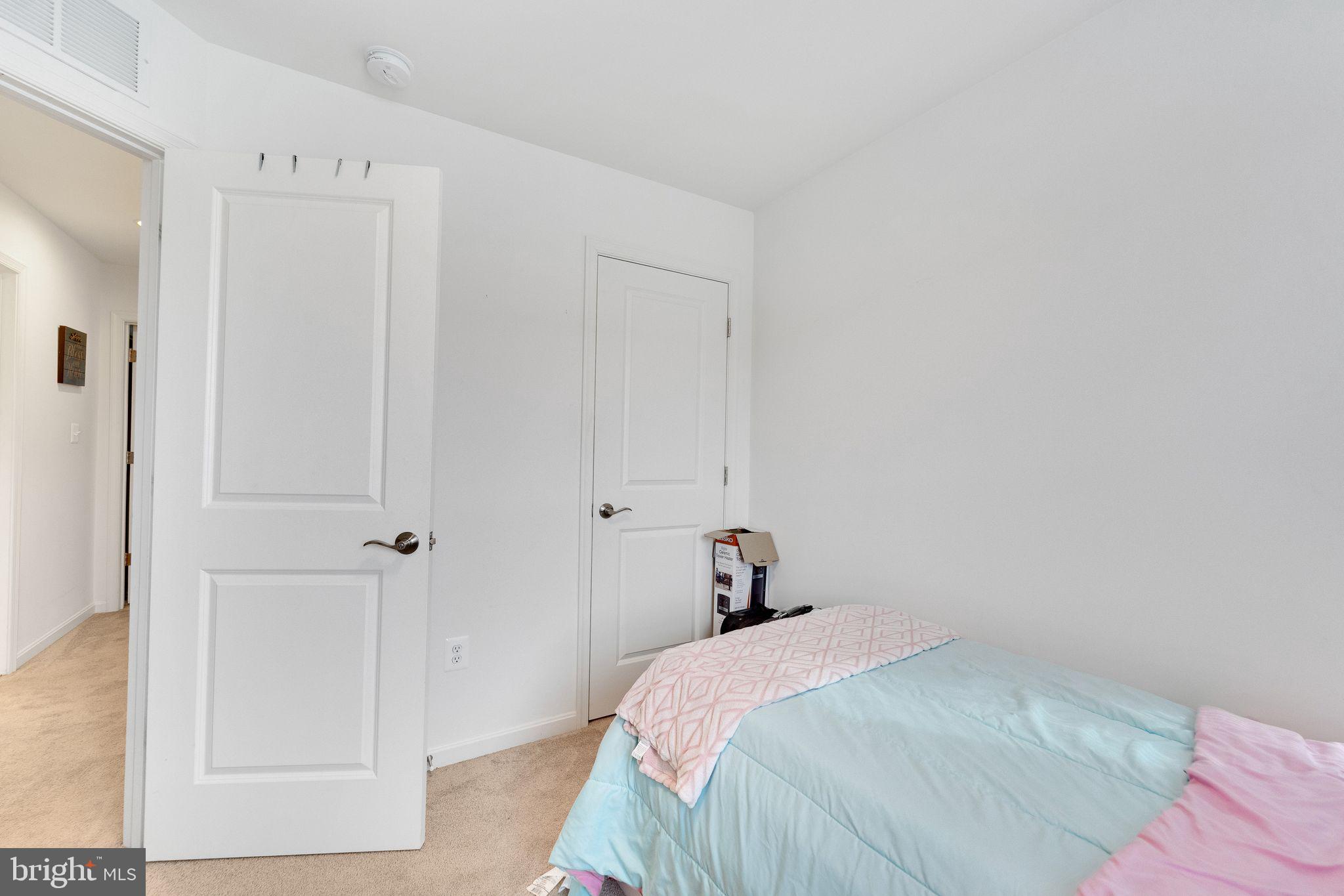 HYDE PARK OVERLOOK - Residential