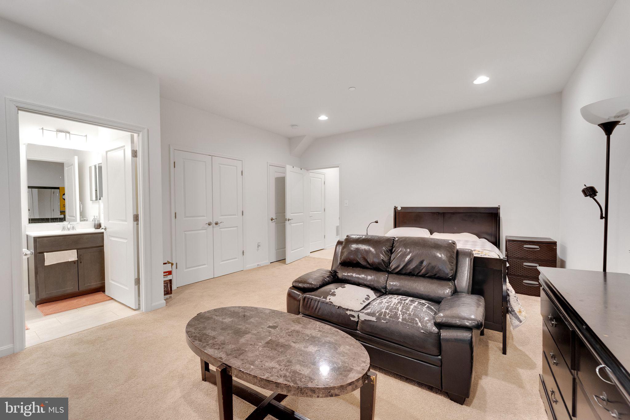 HYDE PARK OVERLOOK - Residential