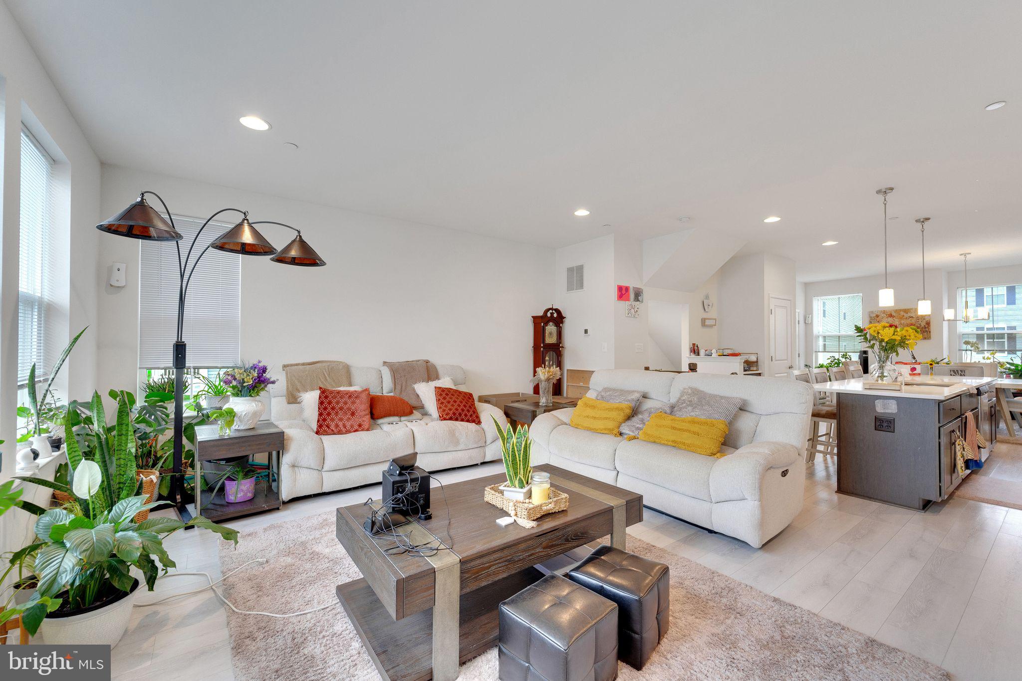 HYDE PARK OVERLOOK - Residential