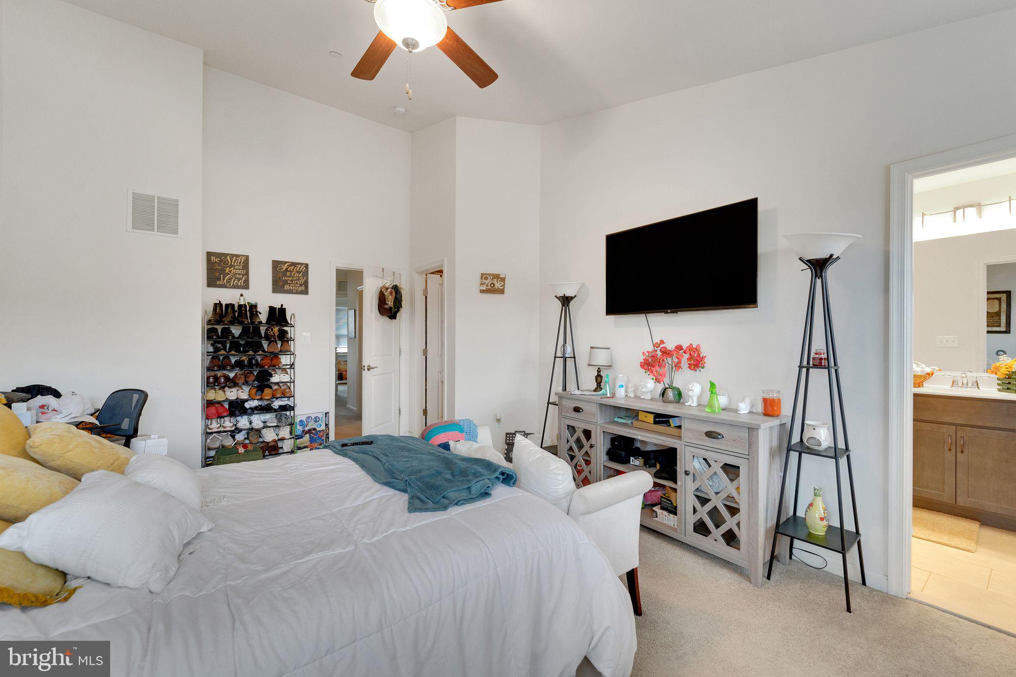 HYDE PARK OVERLOOK - Residential