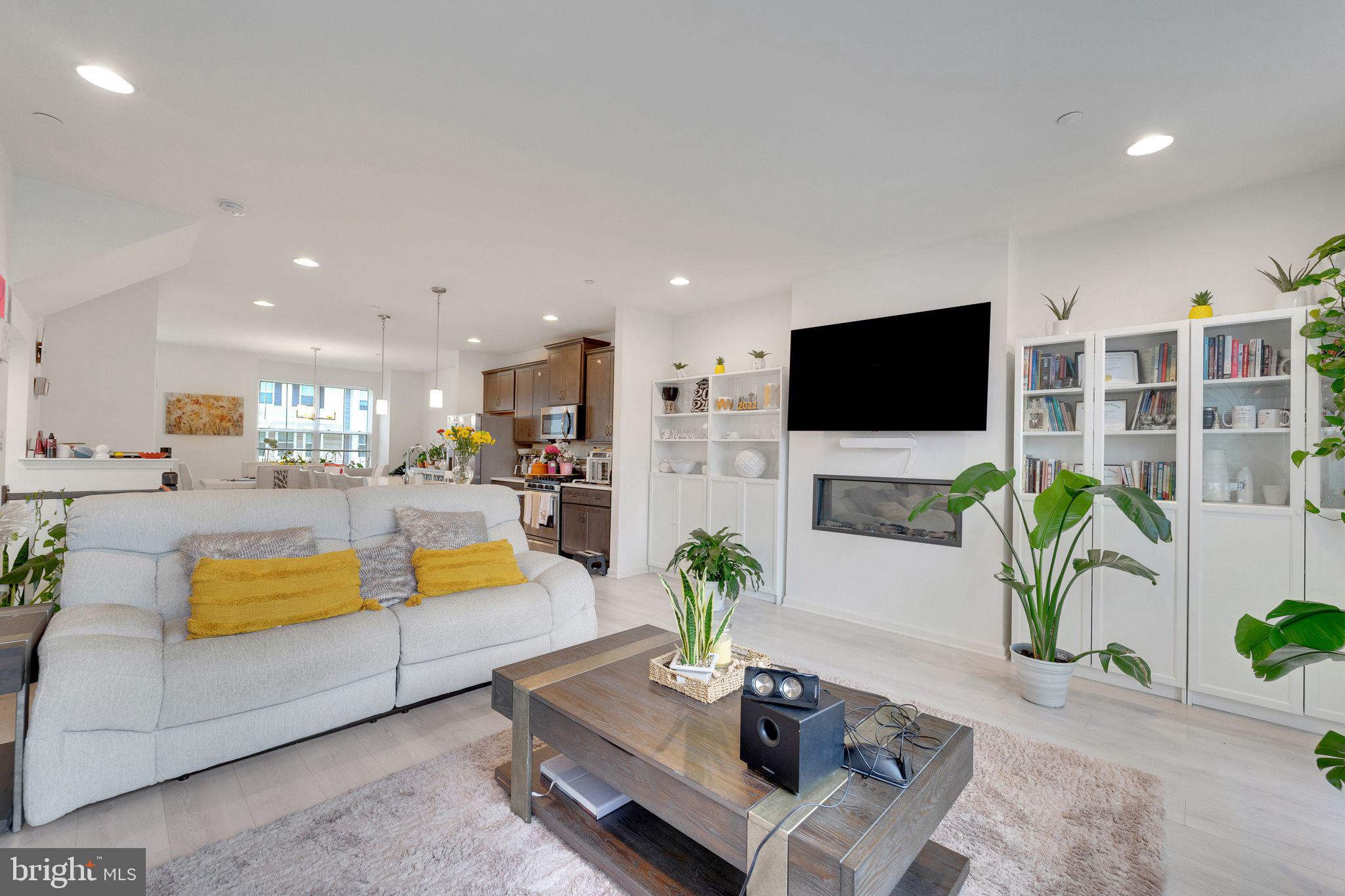 HYDE PARK OVERLOOK - Residential