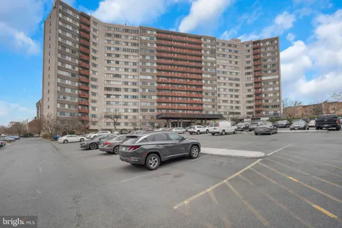 5340 Holmes Run Parkway Unit 700, Alexandria, VA MLS: VAAX2042310