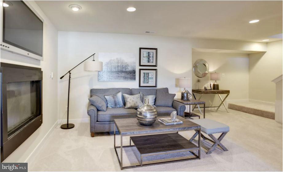 APPLE KNOLLS ESTATES - Residential