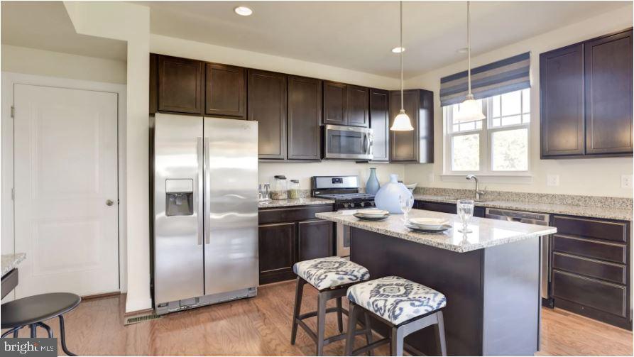 APPLE KNOLLS ESTATES - Residential