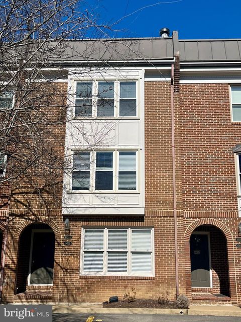 1505 12TH A ARLINGTON VA 22209