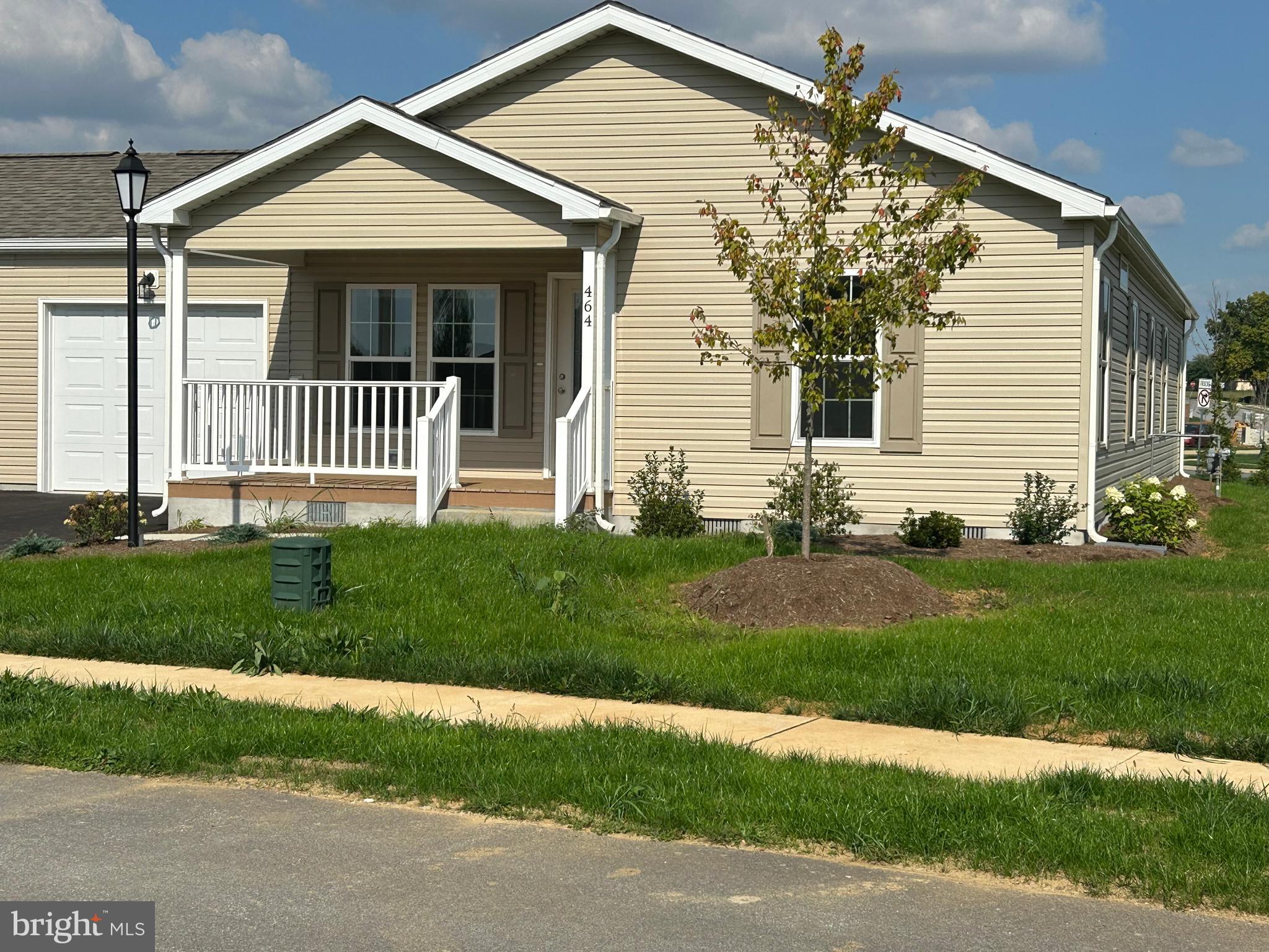 464 EASTWOOD LANE