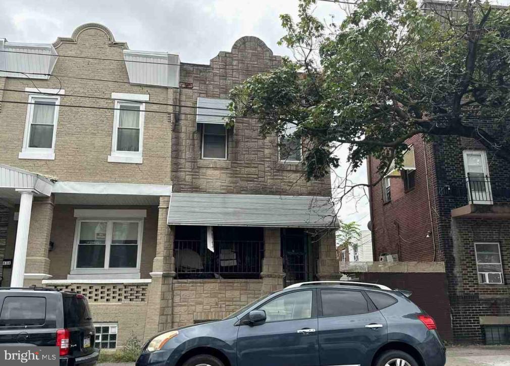 Built in 1929, this end unit townhome offers approximately 1876 finished square feet, four bedrooms and one full bath, unfinished basement and covered front porch. This home sits on an approximate 1088 sqft lot.
