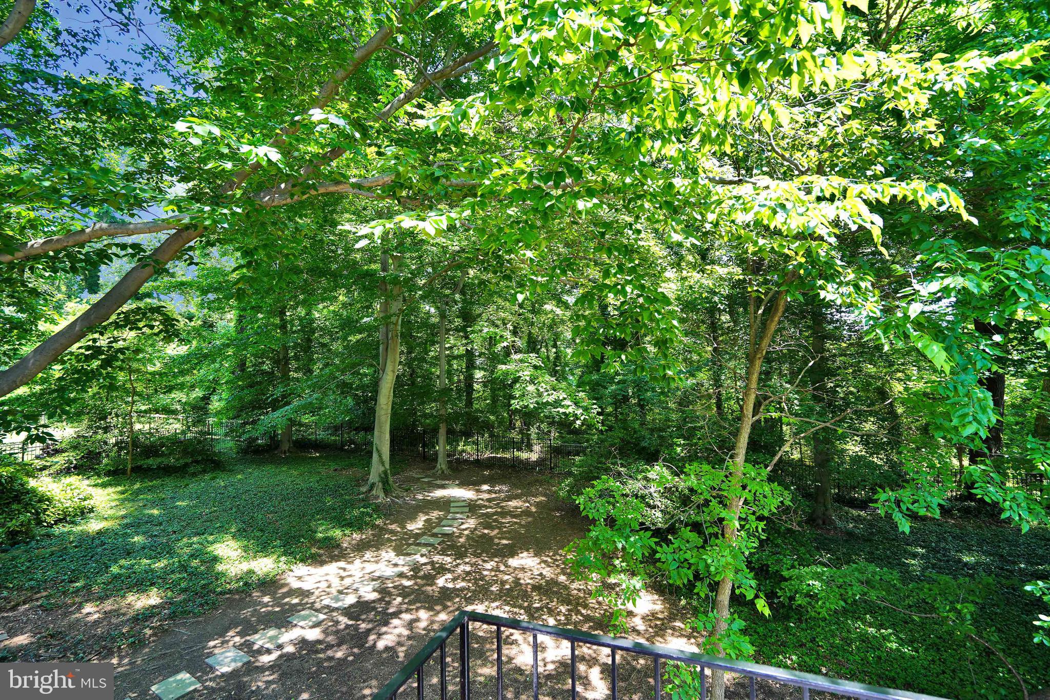 WAYNEWOOD - Residential