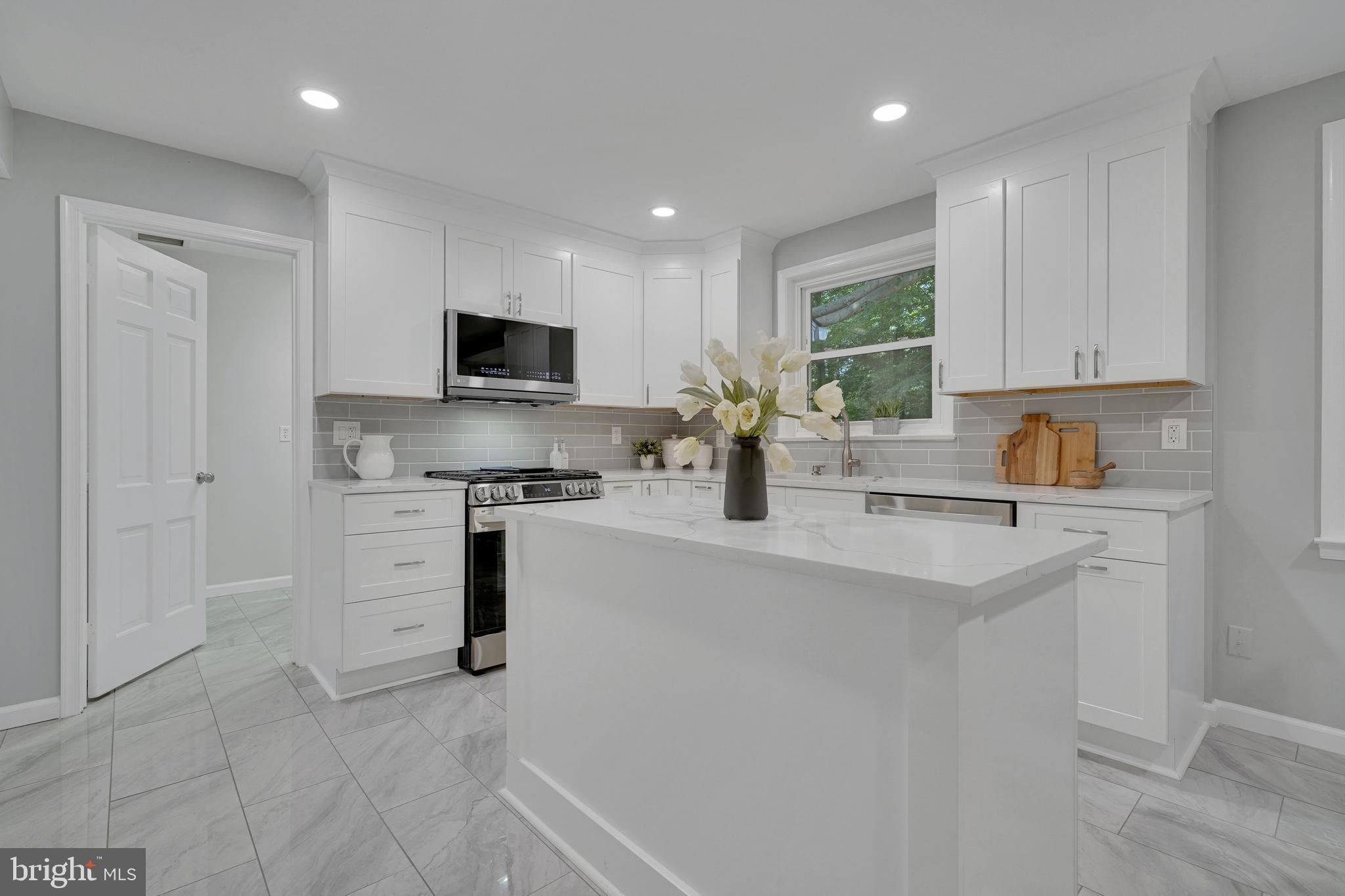 WAYNEWOOD - Residential