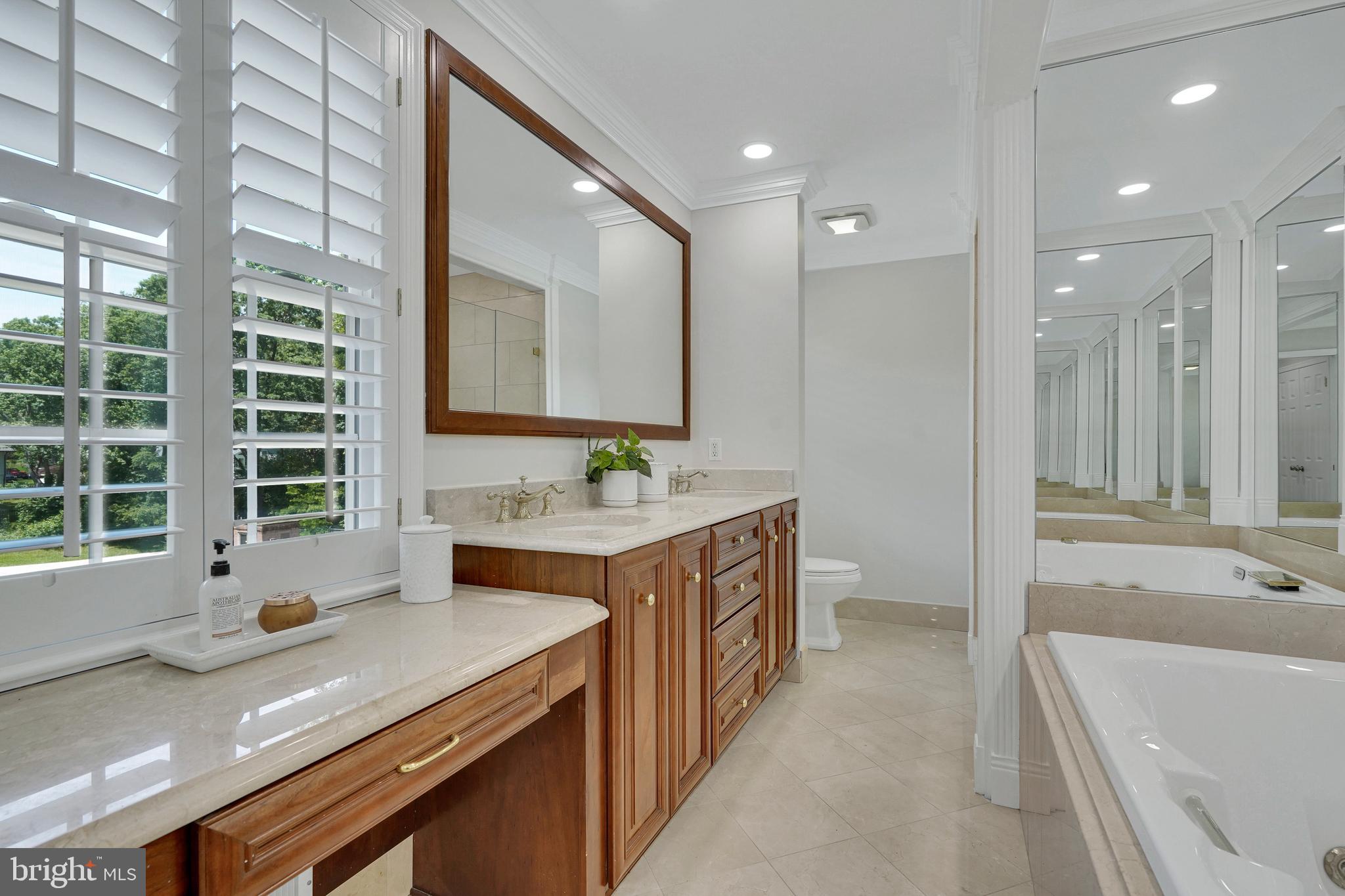 WAYNEWOOD - Residential