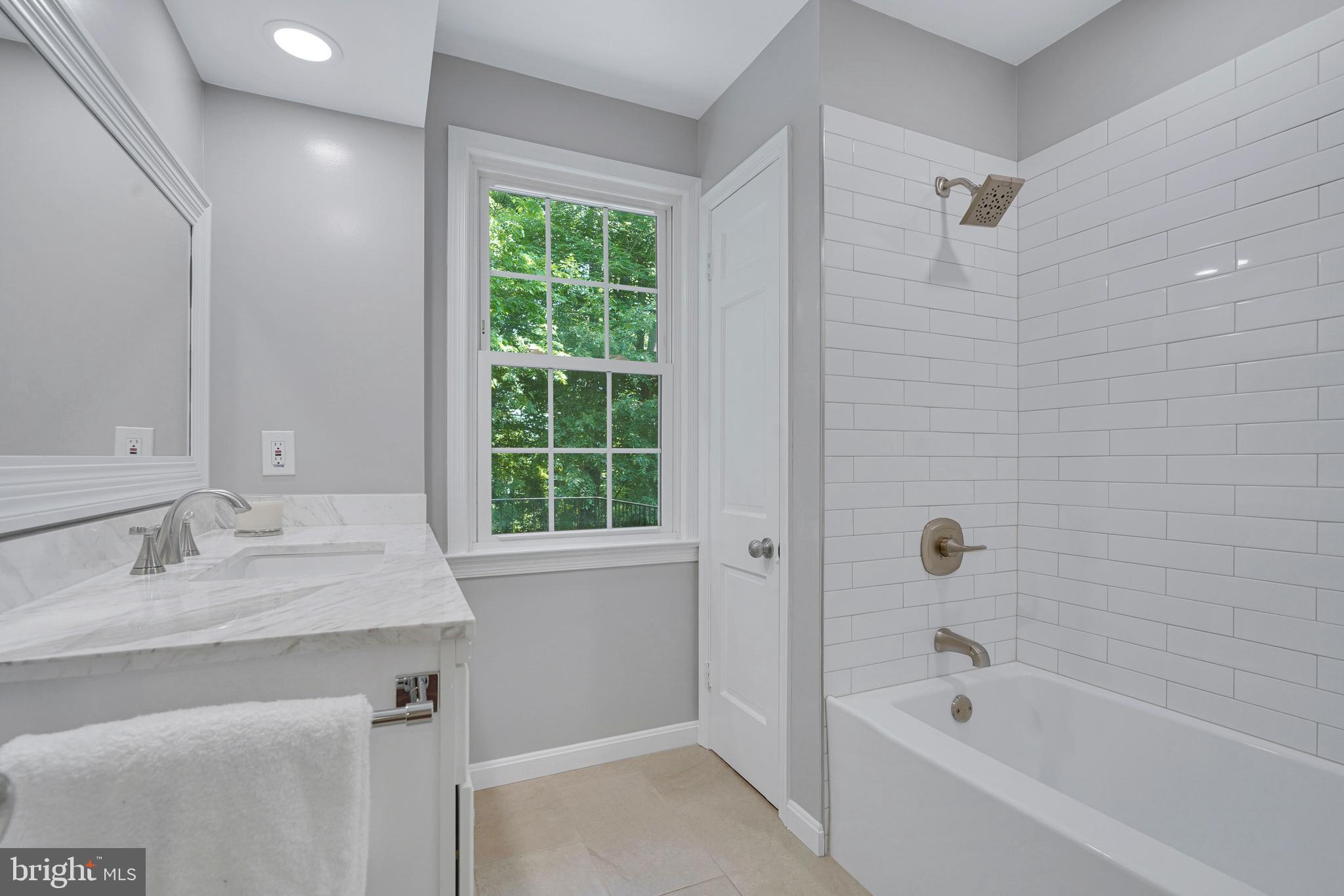 WAYNEWOOD - Residential