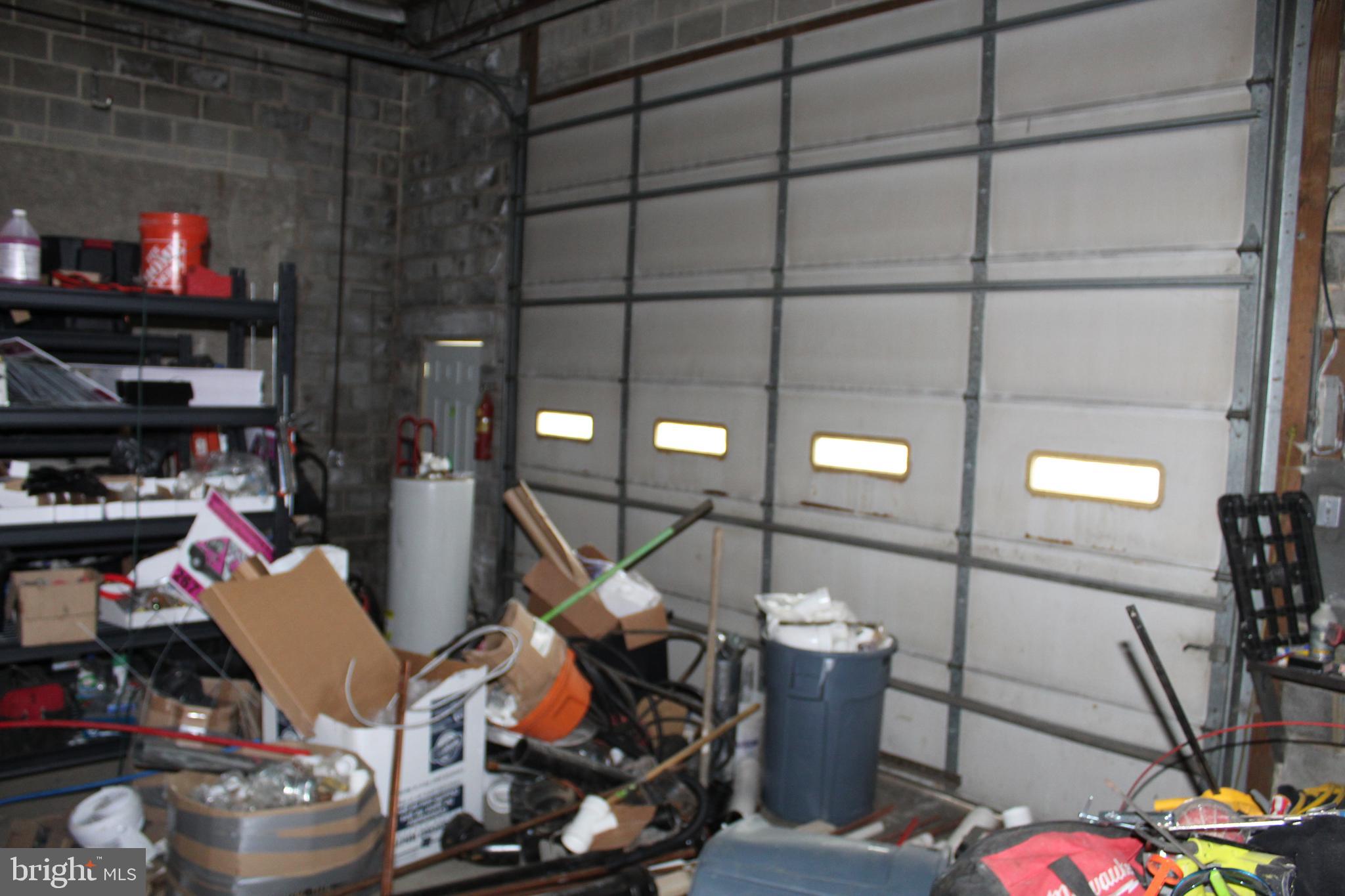 ROXBOROUGH - Commercial Lease