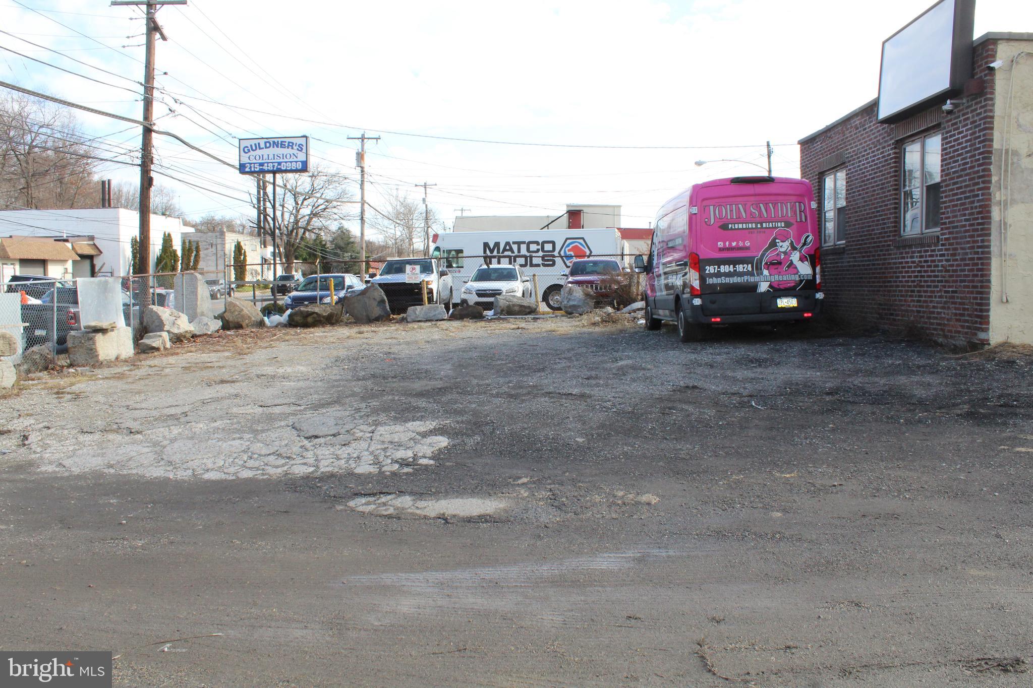 ROXBOROUGH - Commercial Lease