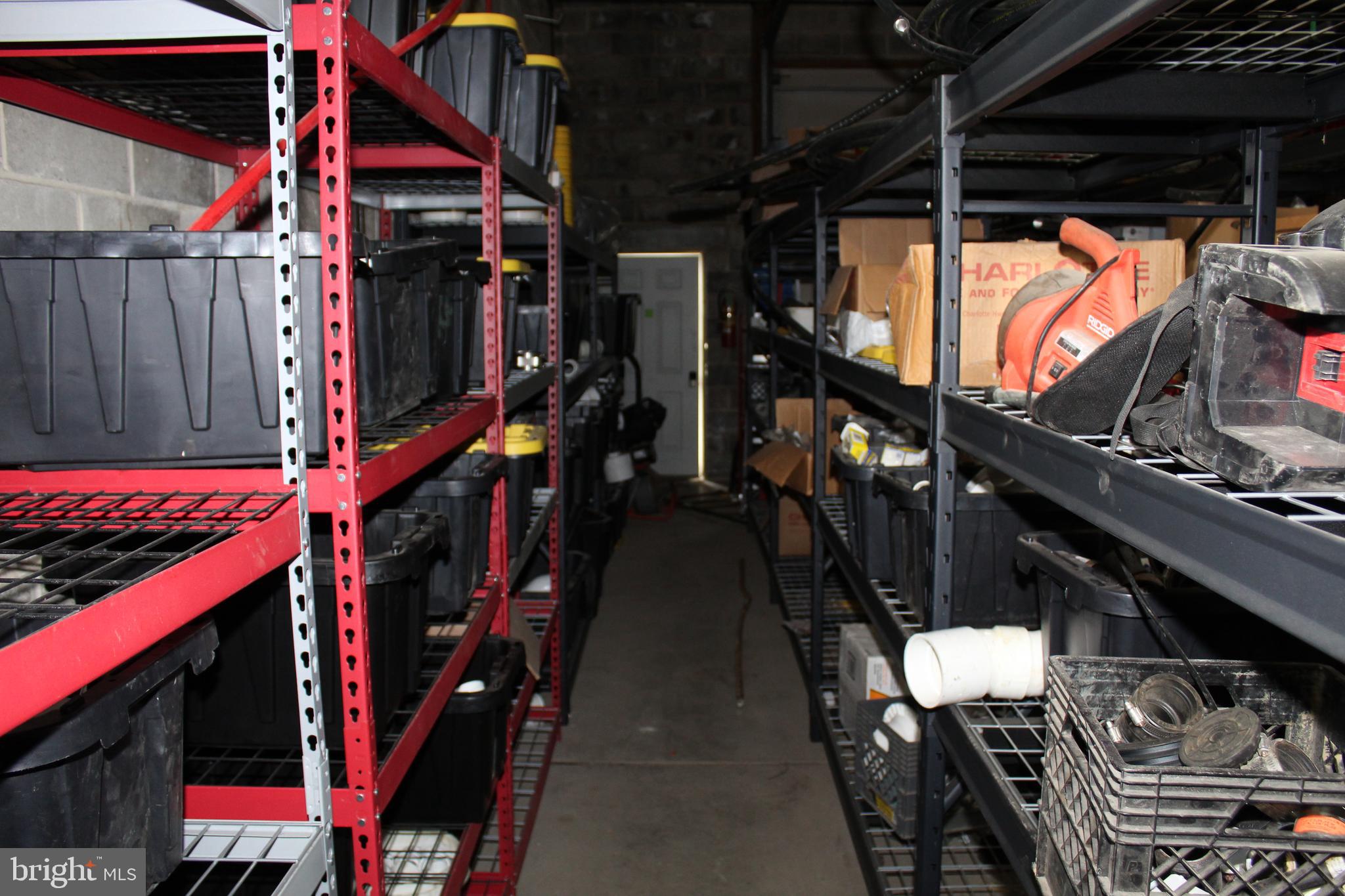 ROXBOROUGH - Commercial Lease