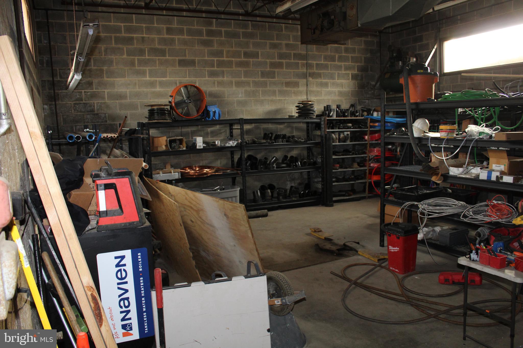 ROXBOROUGH - Commercial Lease