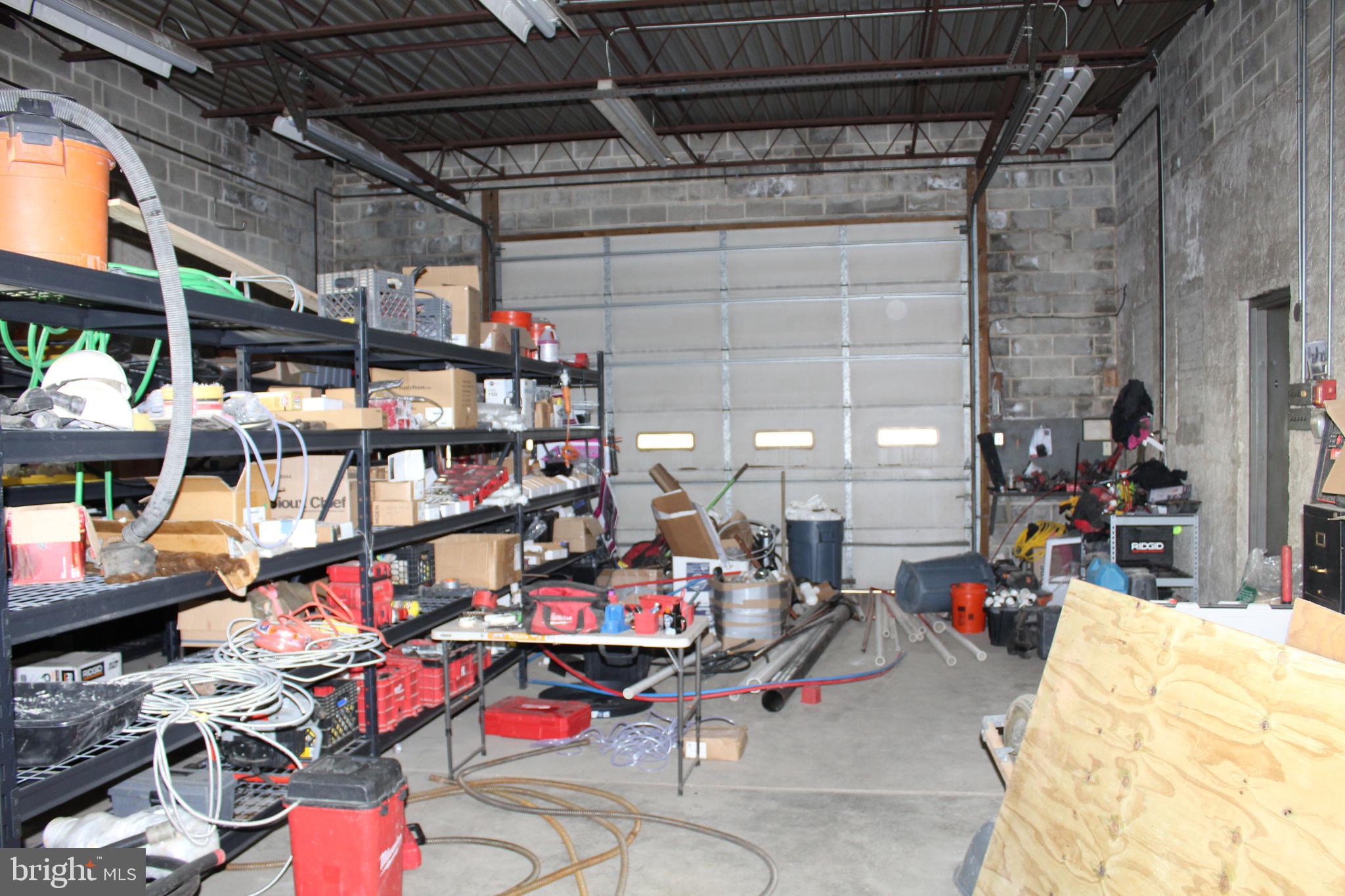 ROXBOROUGH - Commercial Lease