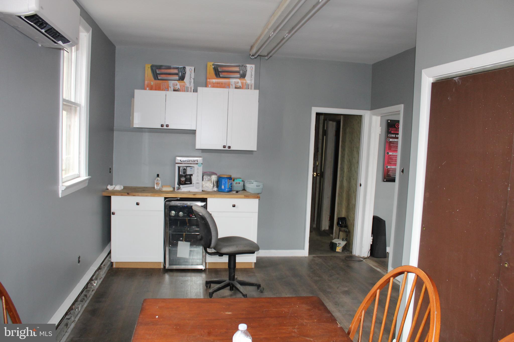 ROXBOROUGH - Commercial Lease