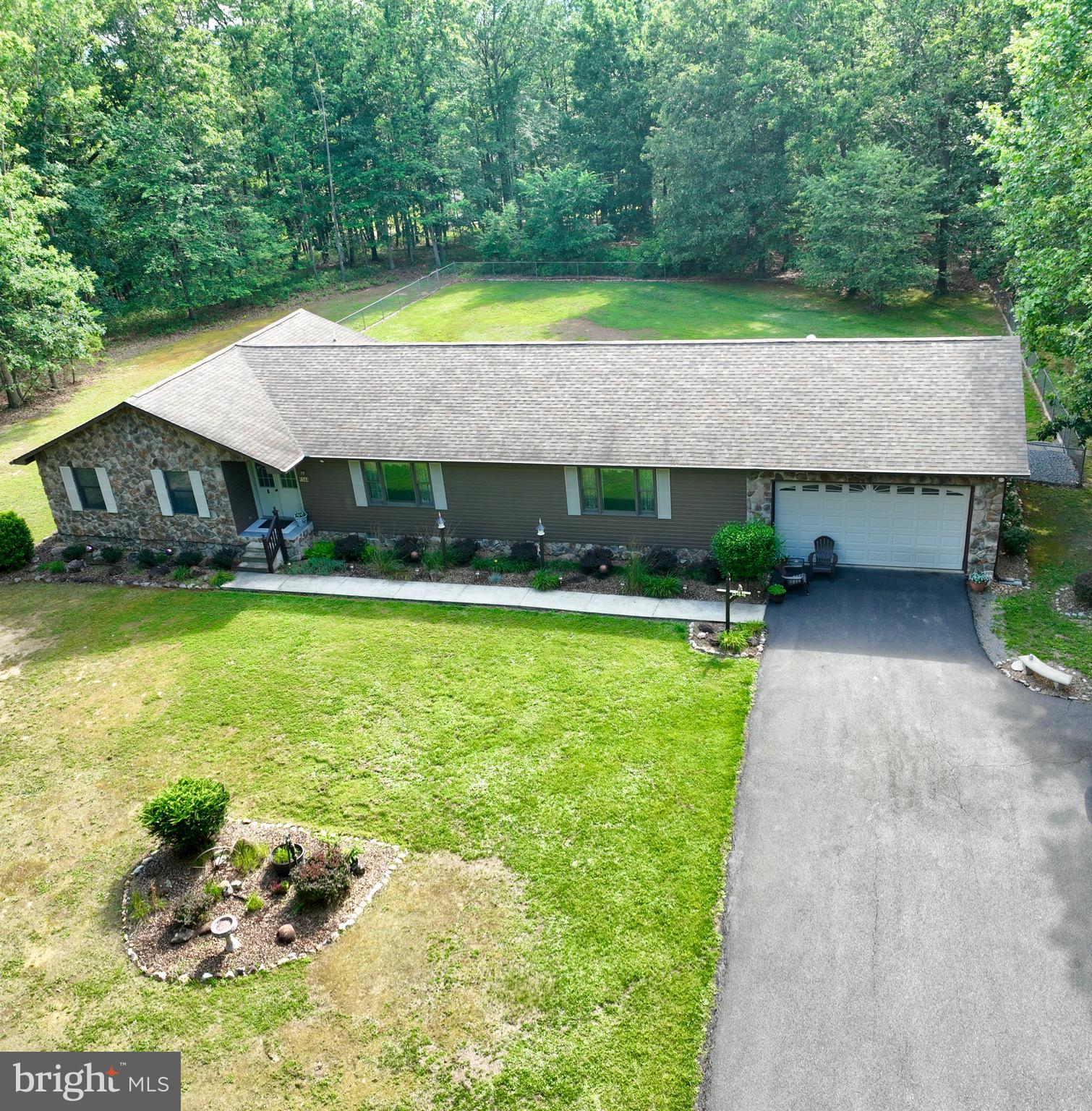 544 SUMMIT DRIVE