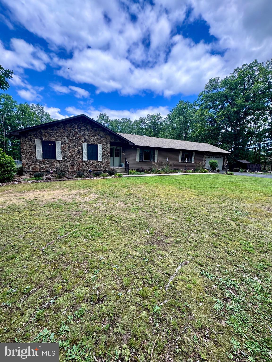 544 SUMMIT DRIVE