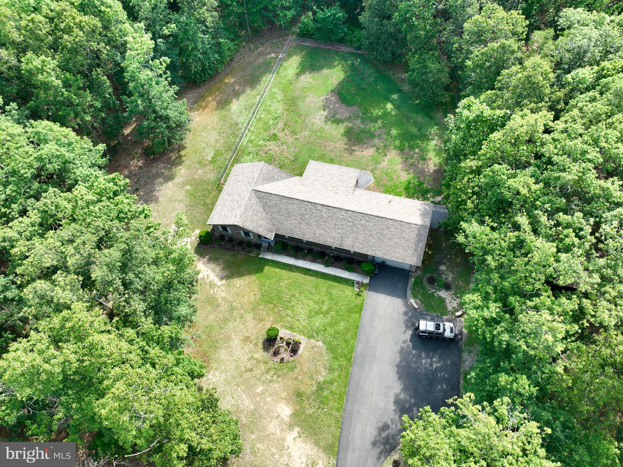544 SUMMIT DRIVE