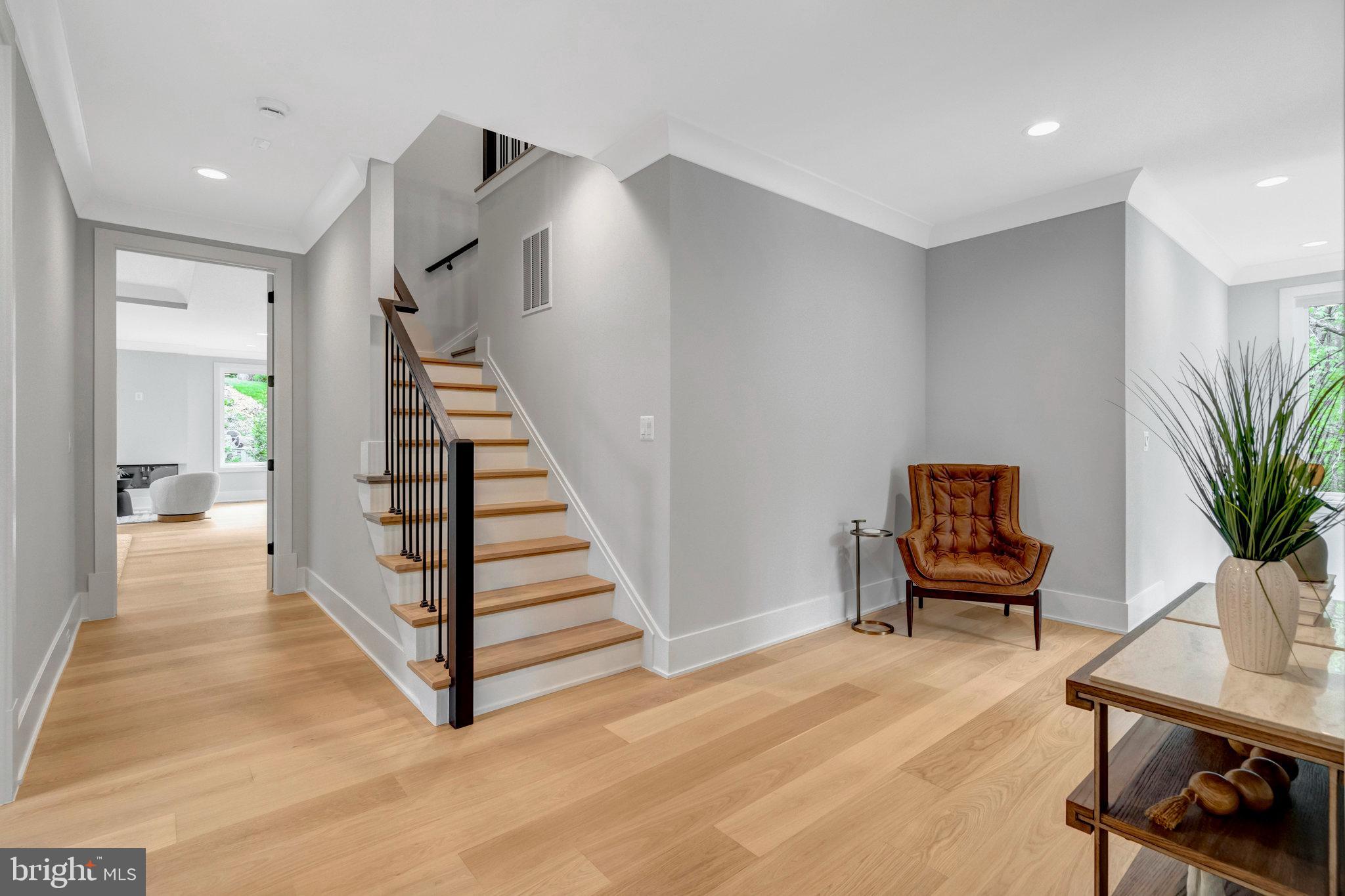 BROYHILL CREST - Residential