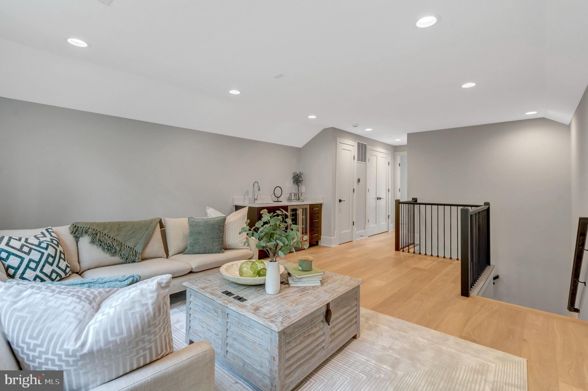 BROYHILL CREST - Residential