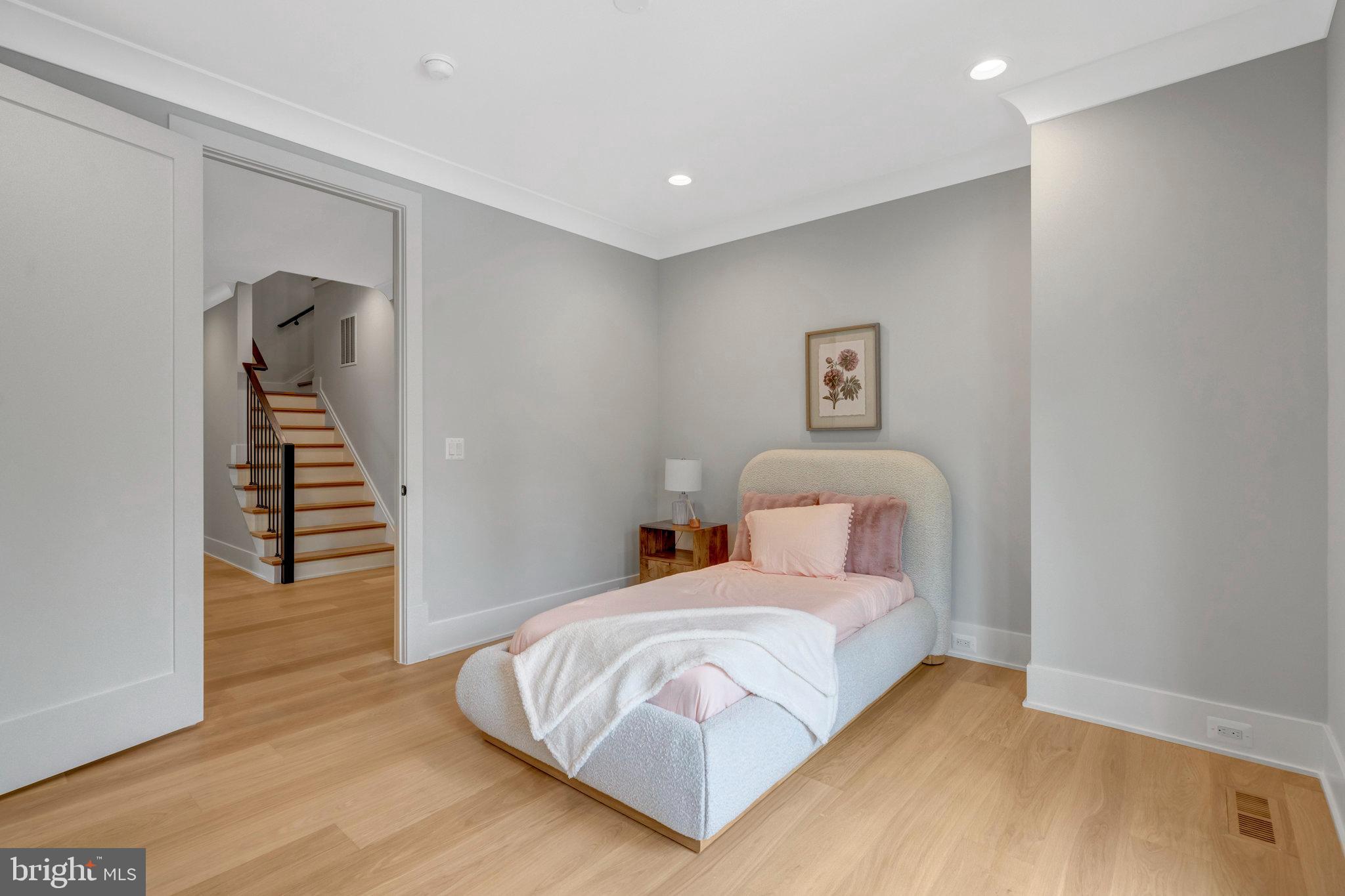 BROYHILL CREST - Residential