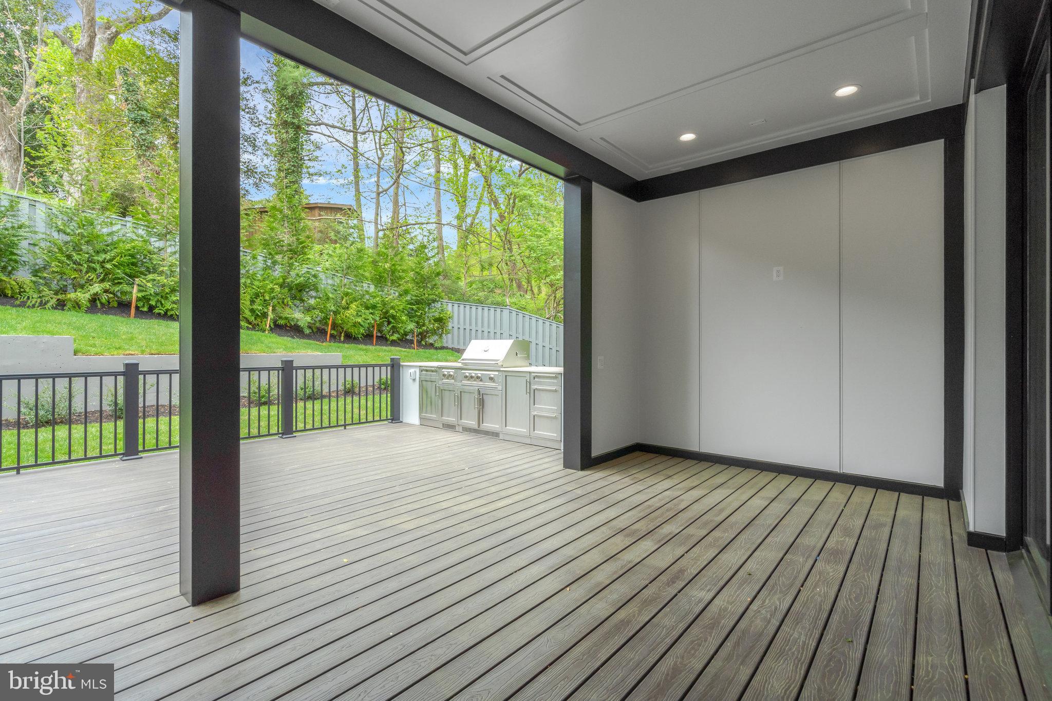 BROYHILL CREST - Residential