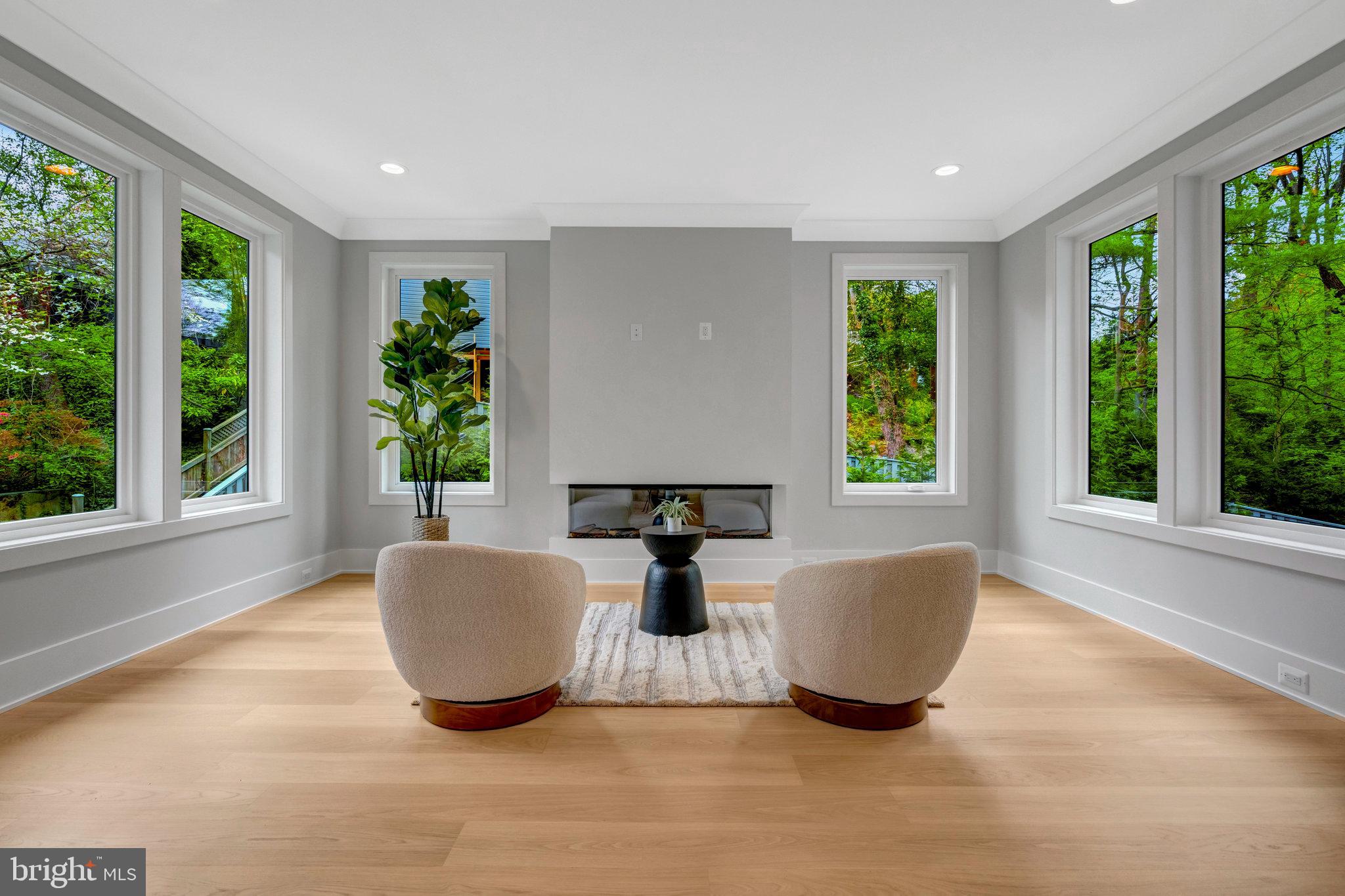 BROYHILL CREST - Residential