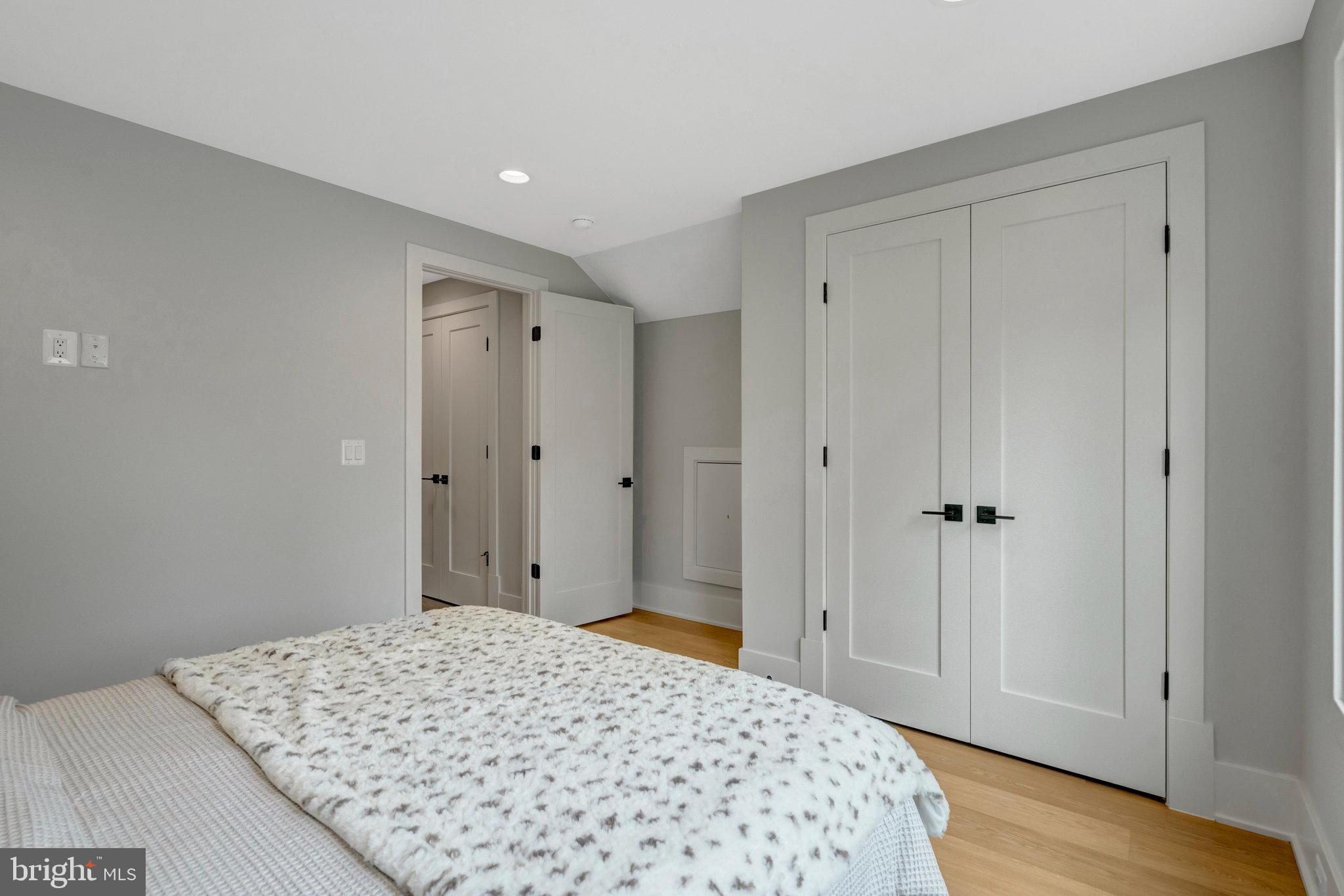 BROYHILL CREST - Residential