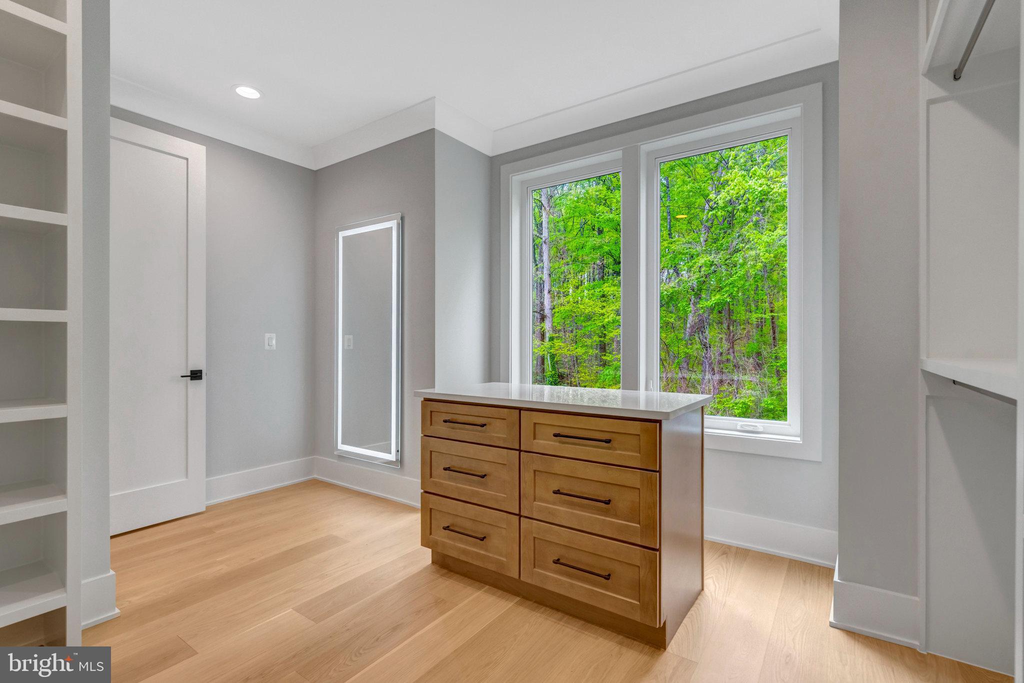 BROYHILL CREST - Residential