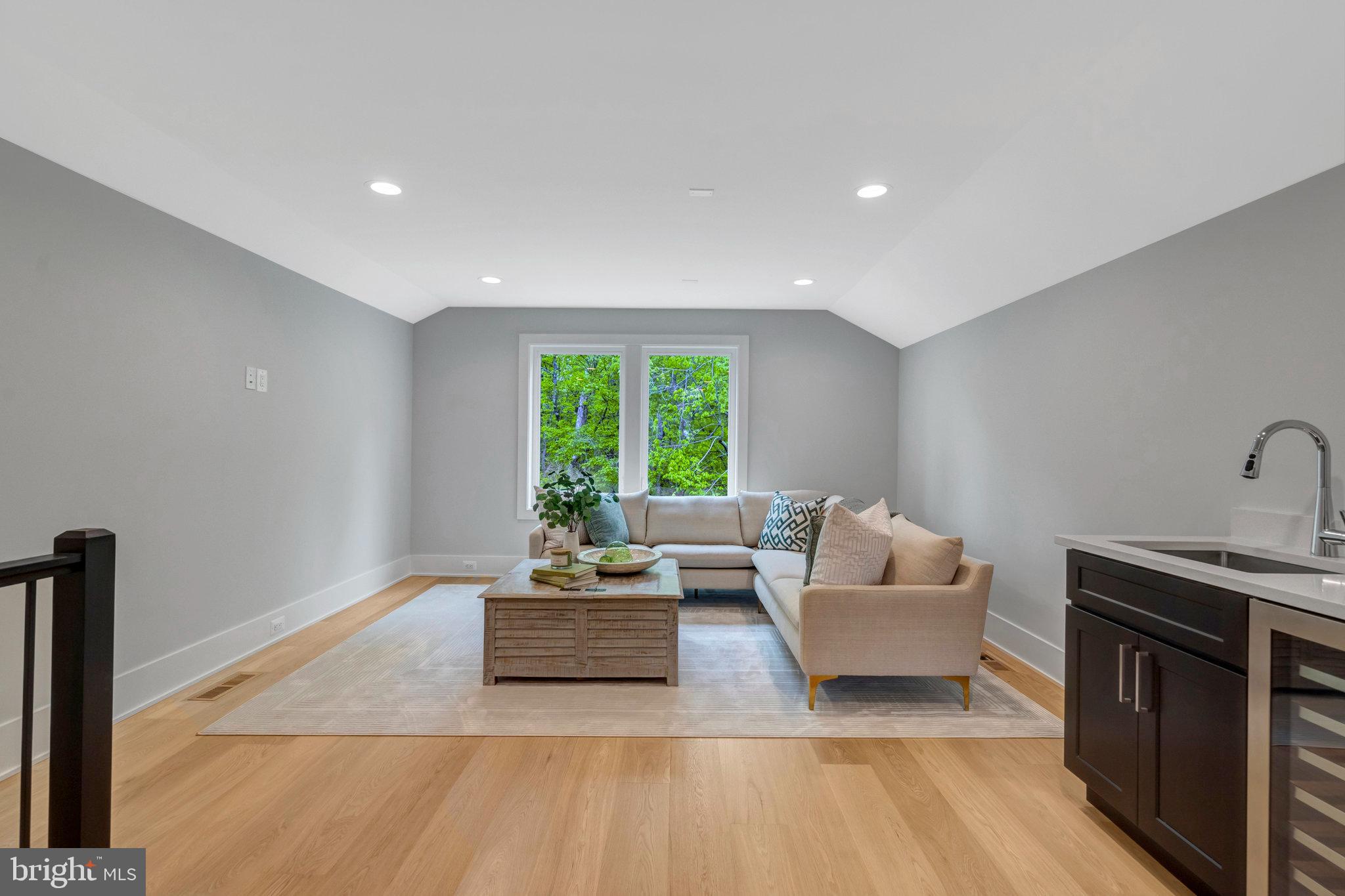 BROYHILL CREST - Residential