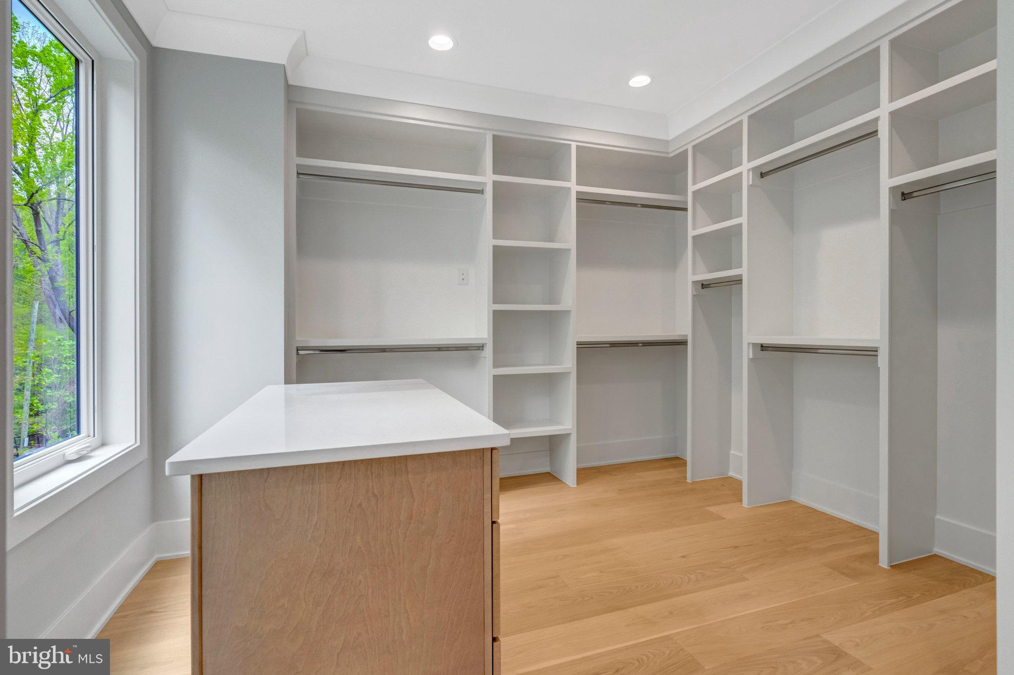 BROYHILL CREST - Residential