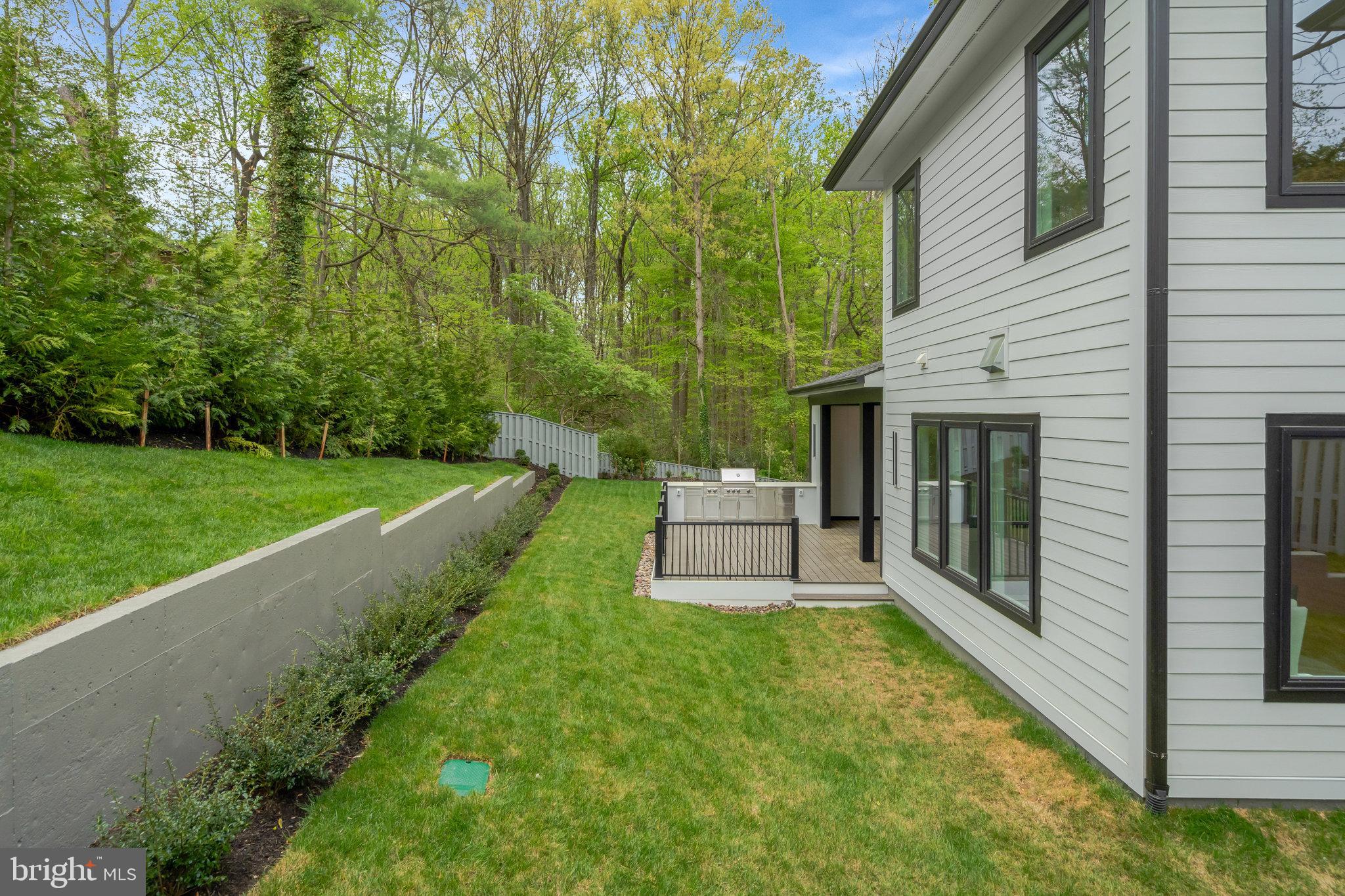 BROYHILL CREST - Residential