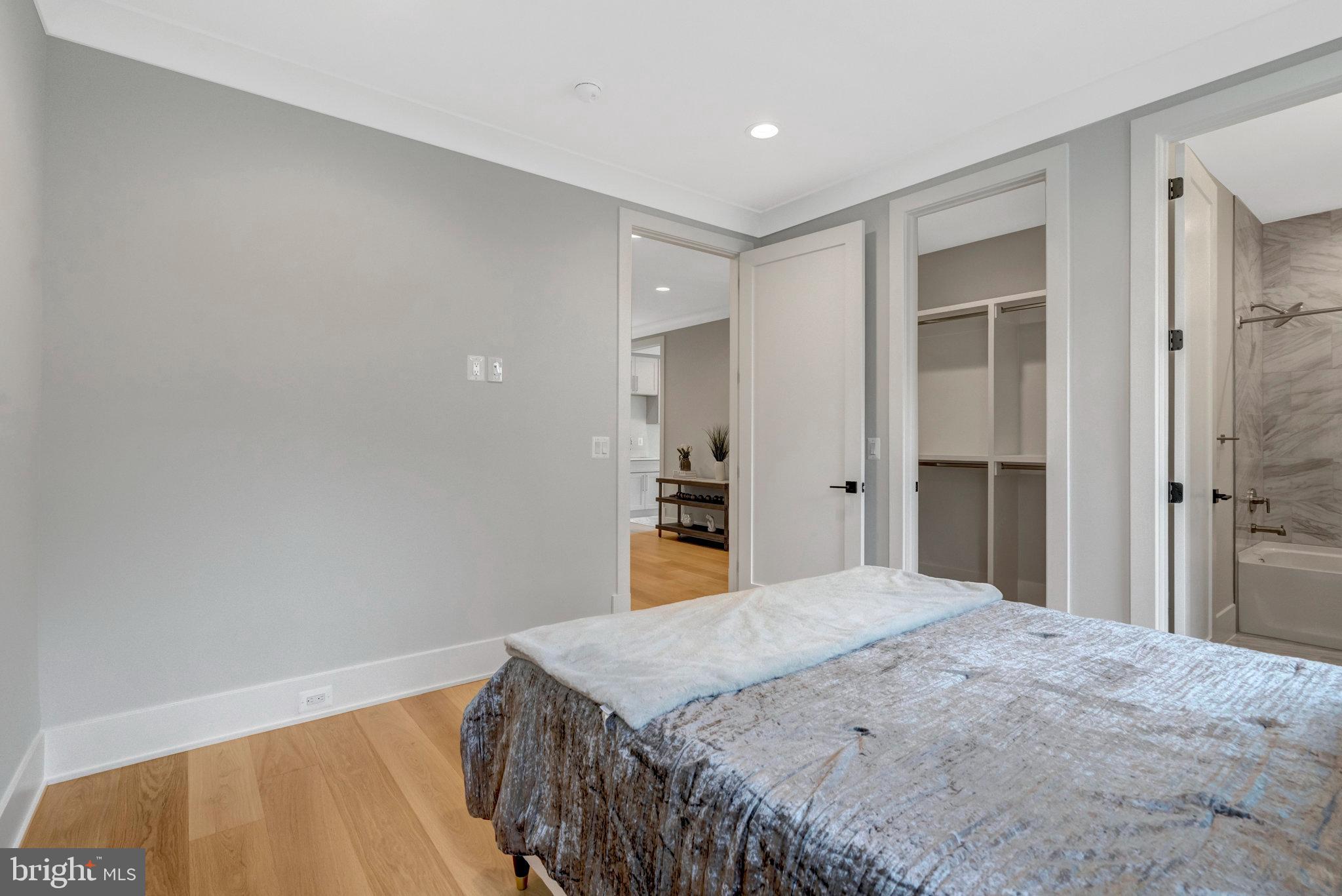 BROYHILL CREST - Residential