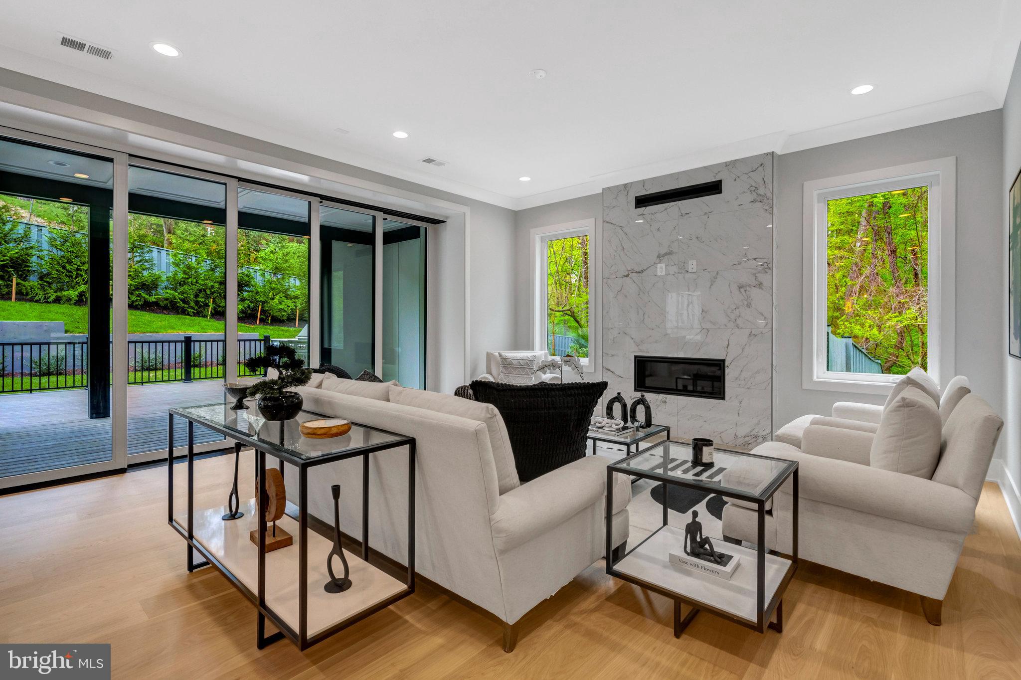 BROYHILL CREST - Residential