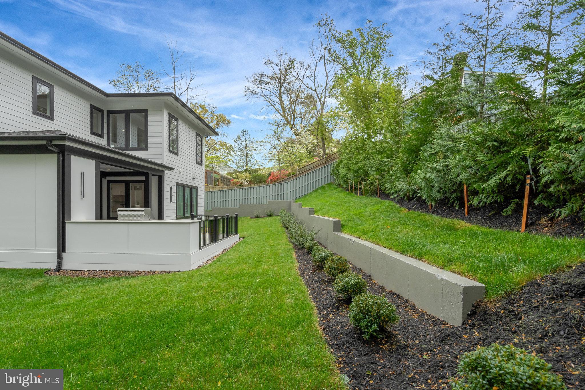 BROYHILL CREST - Residential