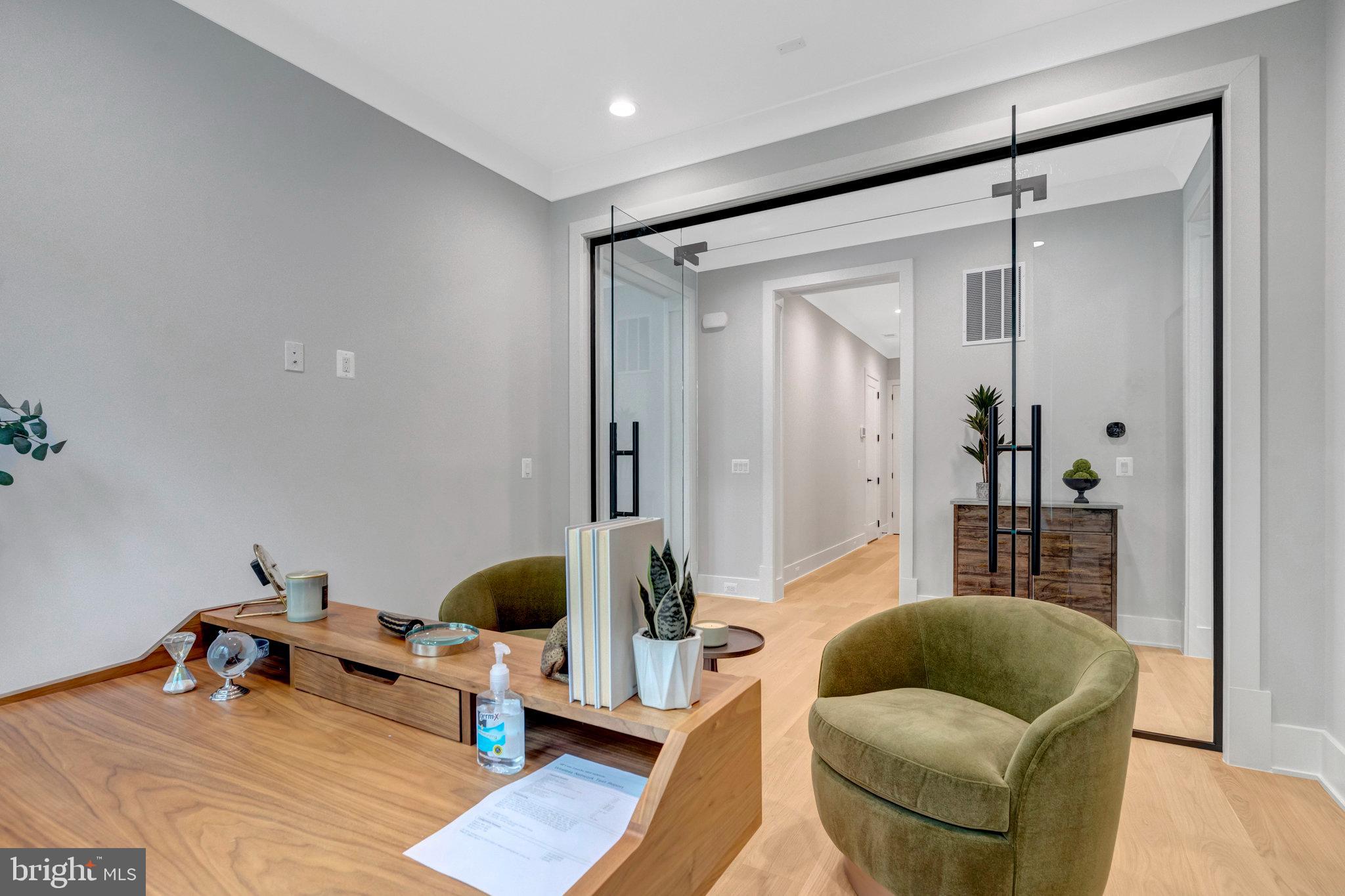 BROYHILL CREST - Residential