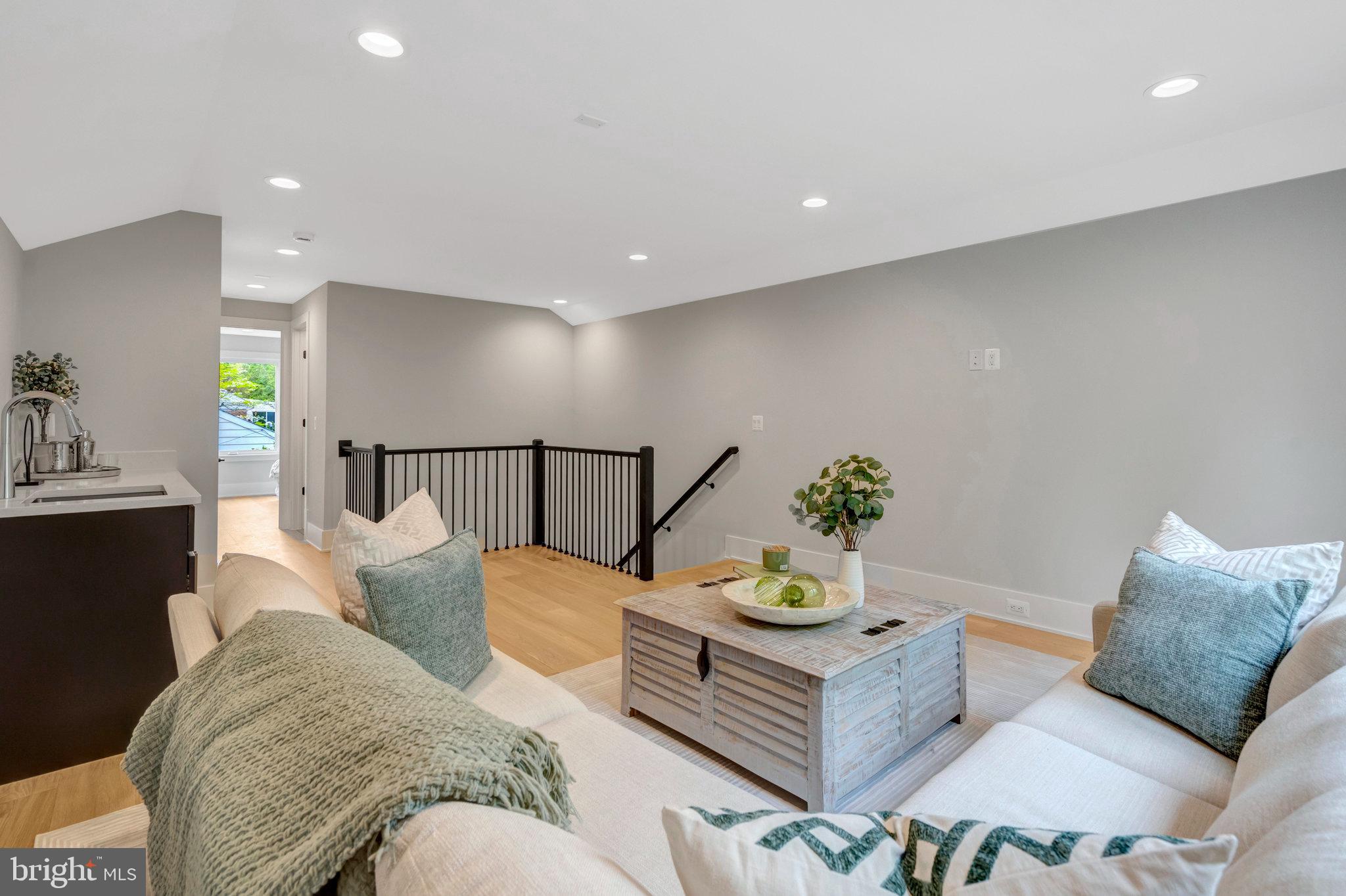 BROYHILL CREST - Residential