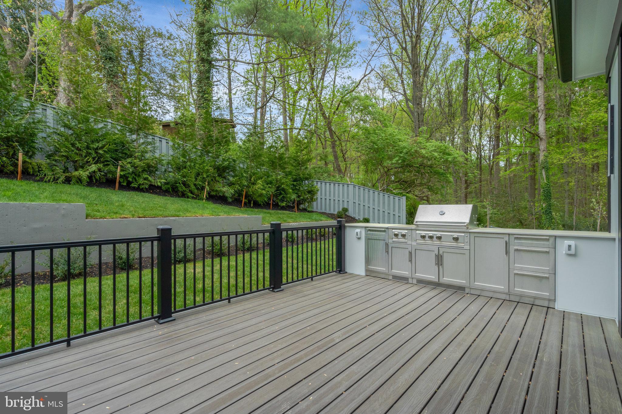 BROYHILL CREST - Residential