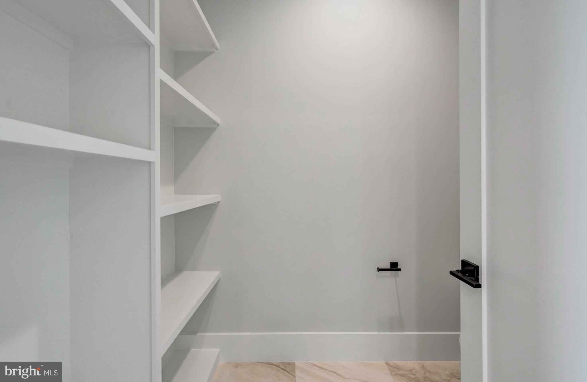 BROYHILL CREST - Residential