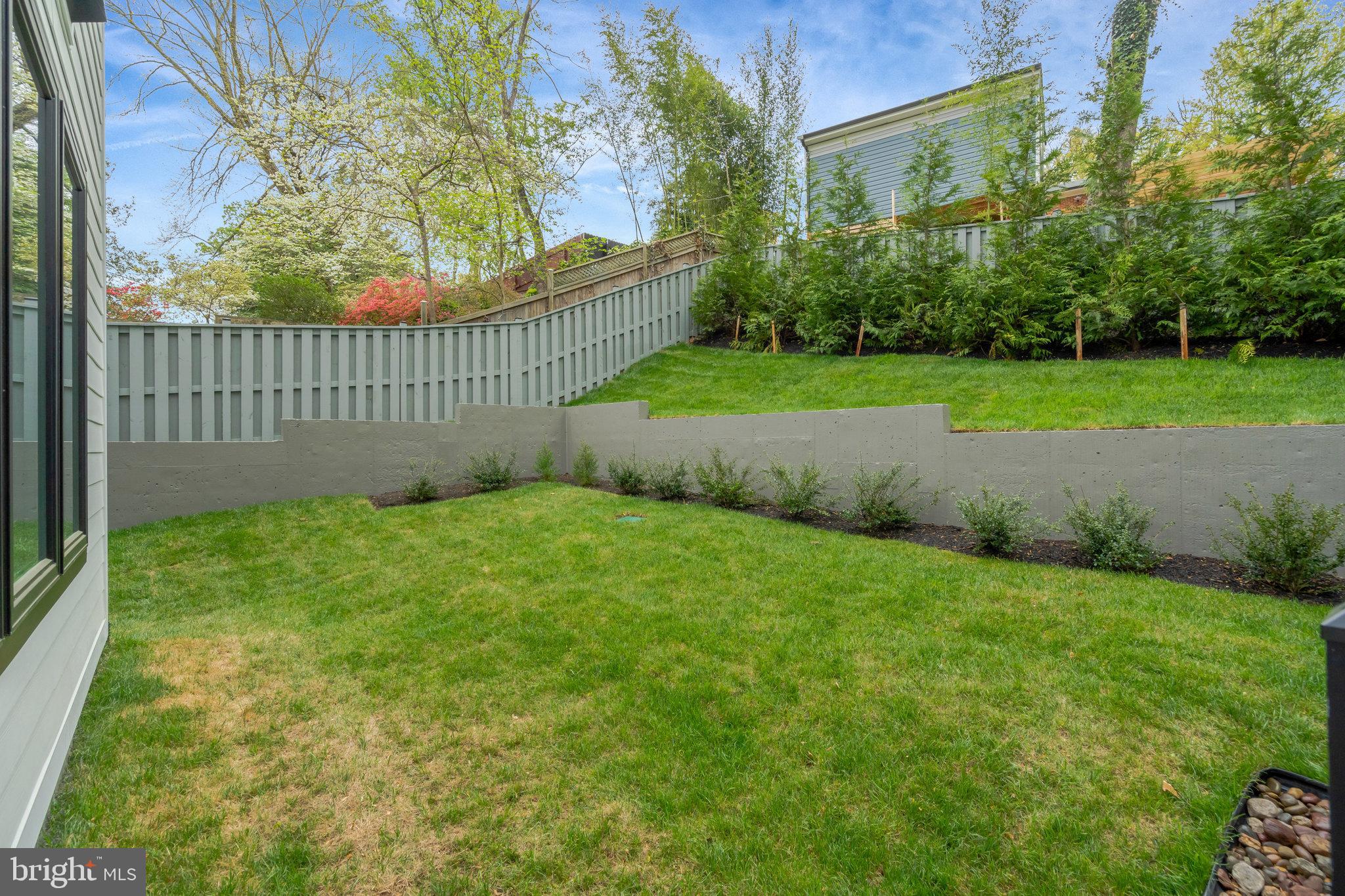 BROYHILL CREST - Residential