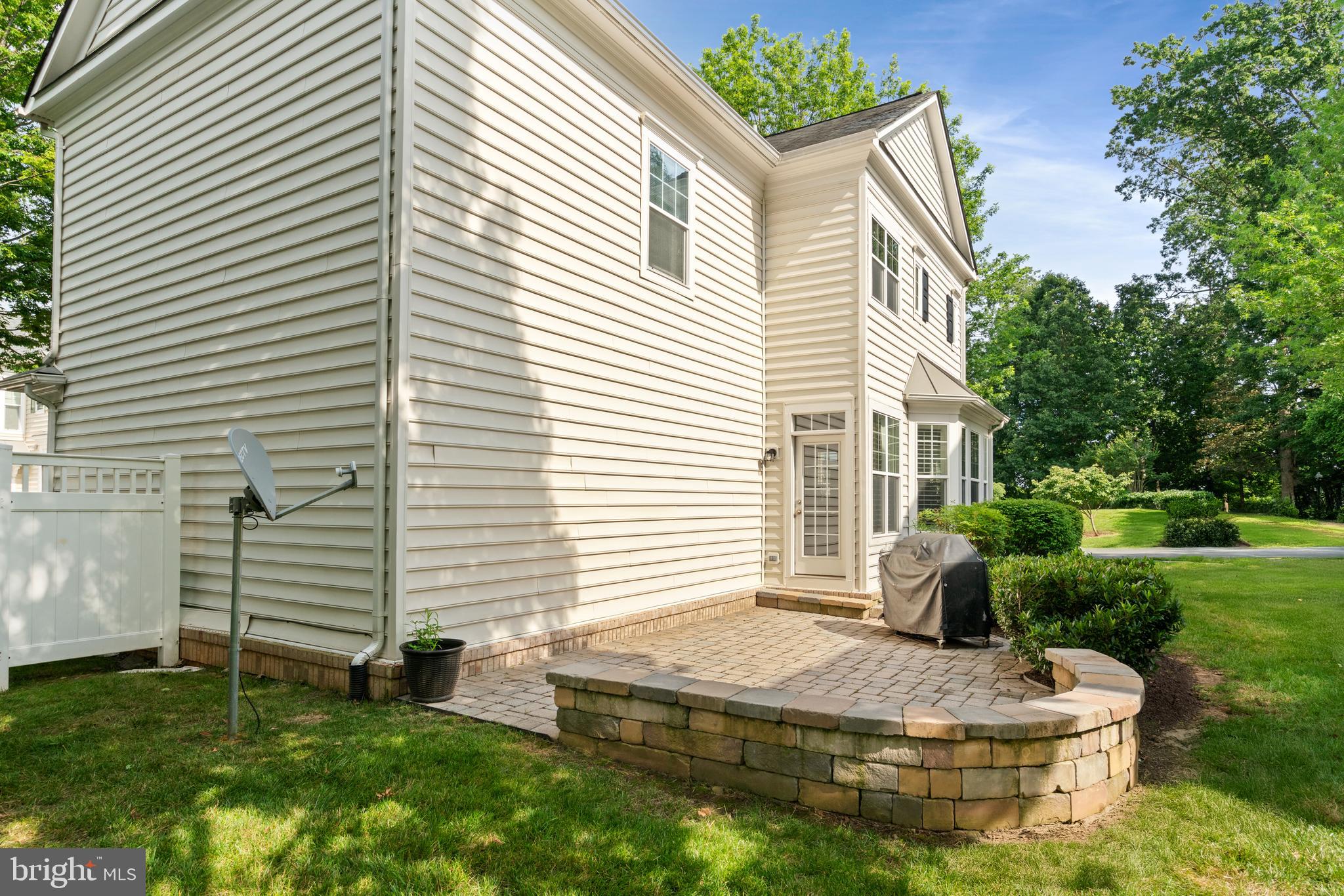 MEADOWS AT MORRIS FARM - Residential Lease