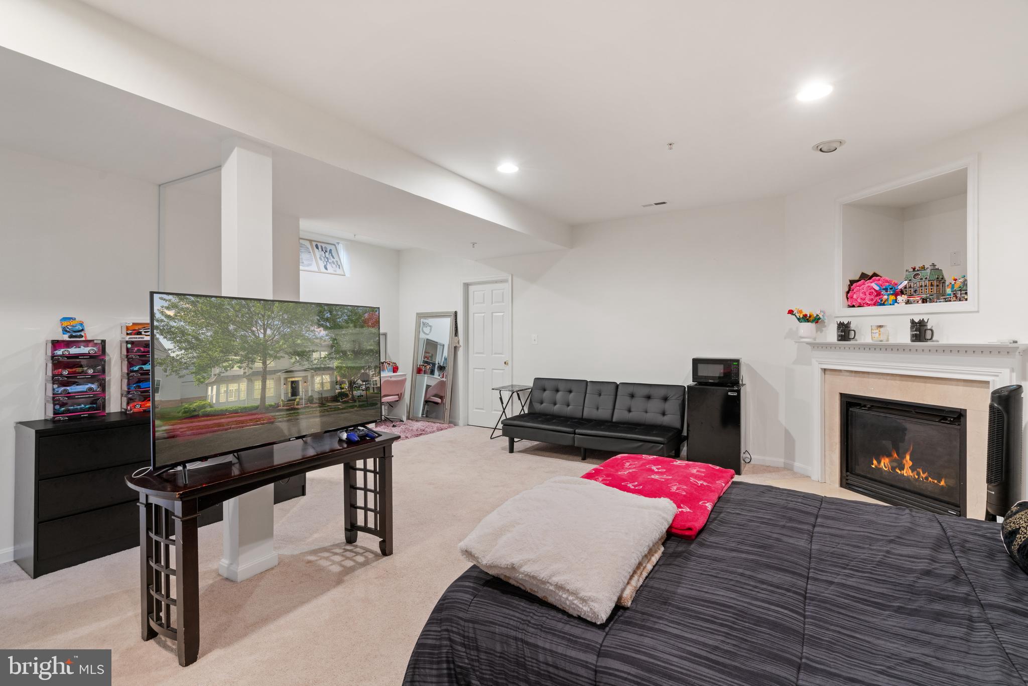 MEADOWS AT MORRIS FARM - Residential Lease