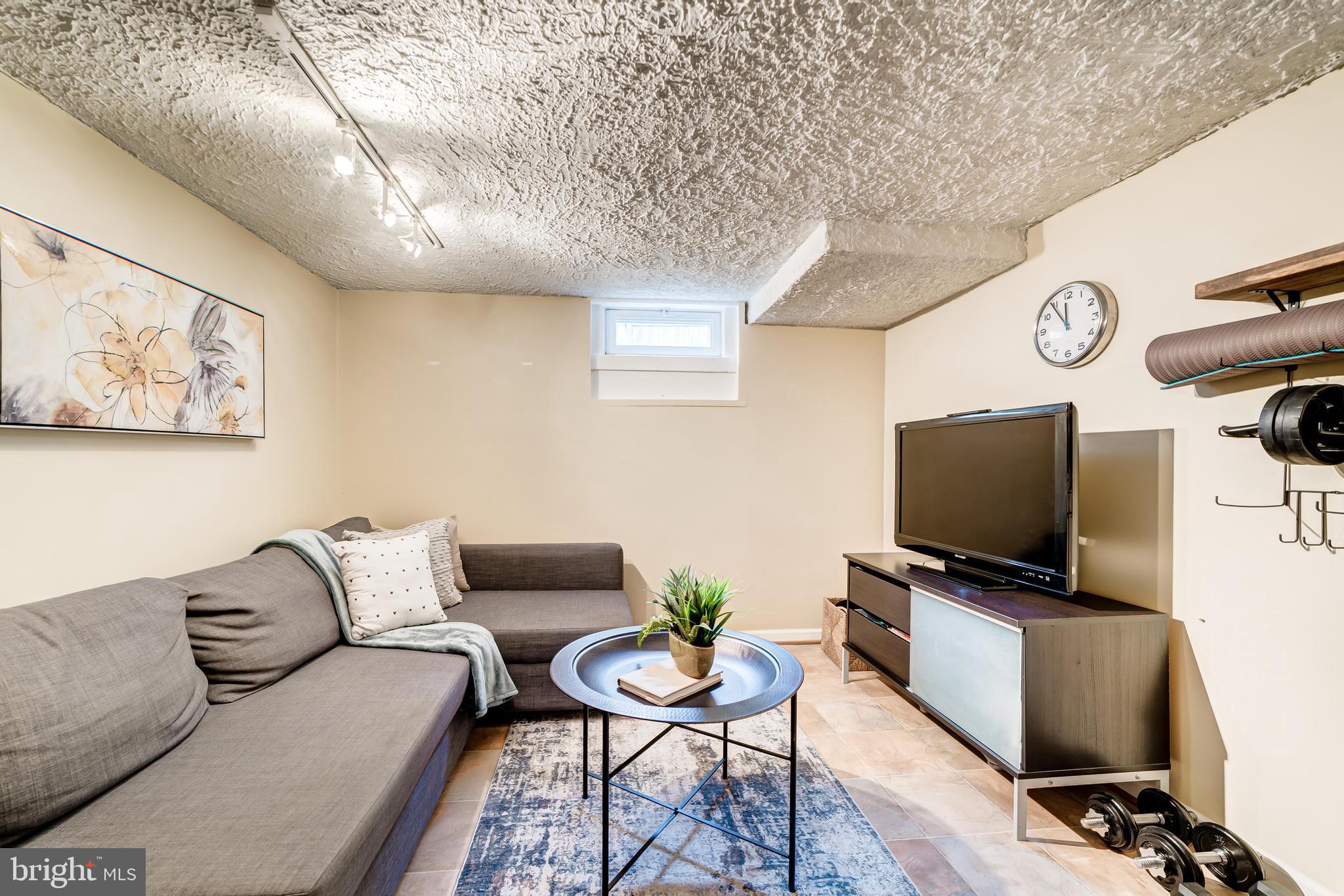 JEFFERSON MANOR - Residential